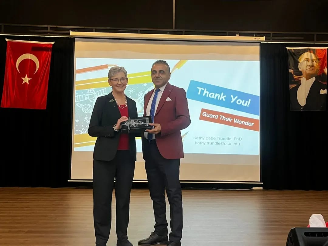 Ziyaretçi Öğretim Üyemiz Prof. Dr. Trundle'dan Anlamlı Konferanslar 2