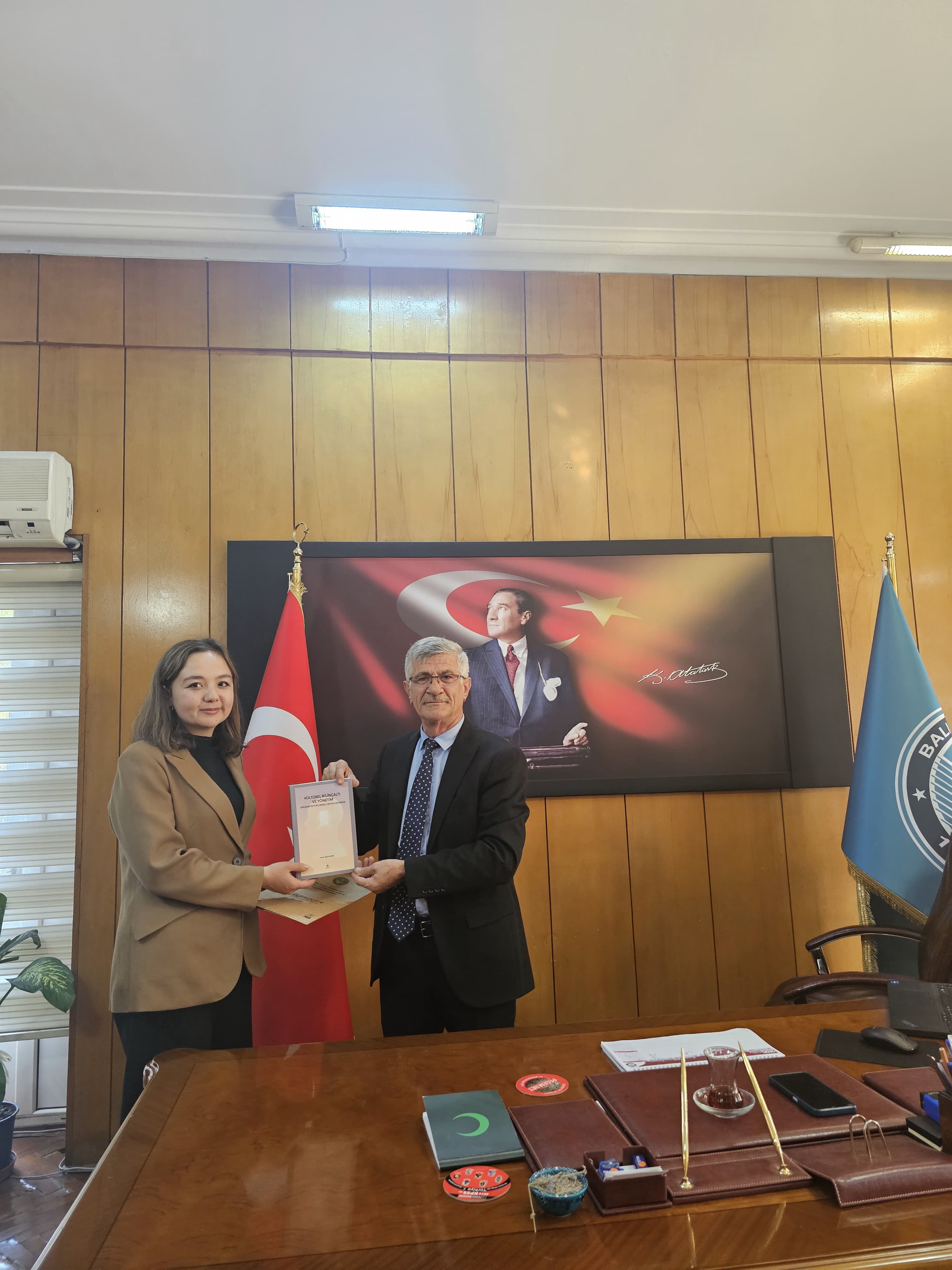 Gülistan Devlet Üniversitesi'nden Gelen Misafirlerimize Belge Takdimi 2