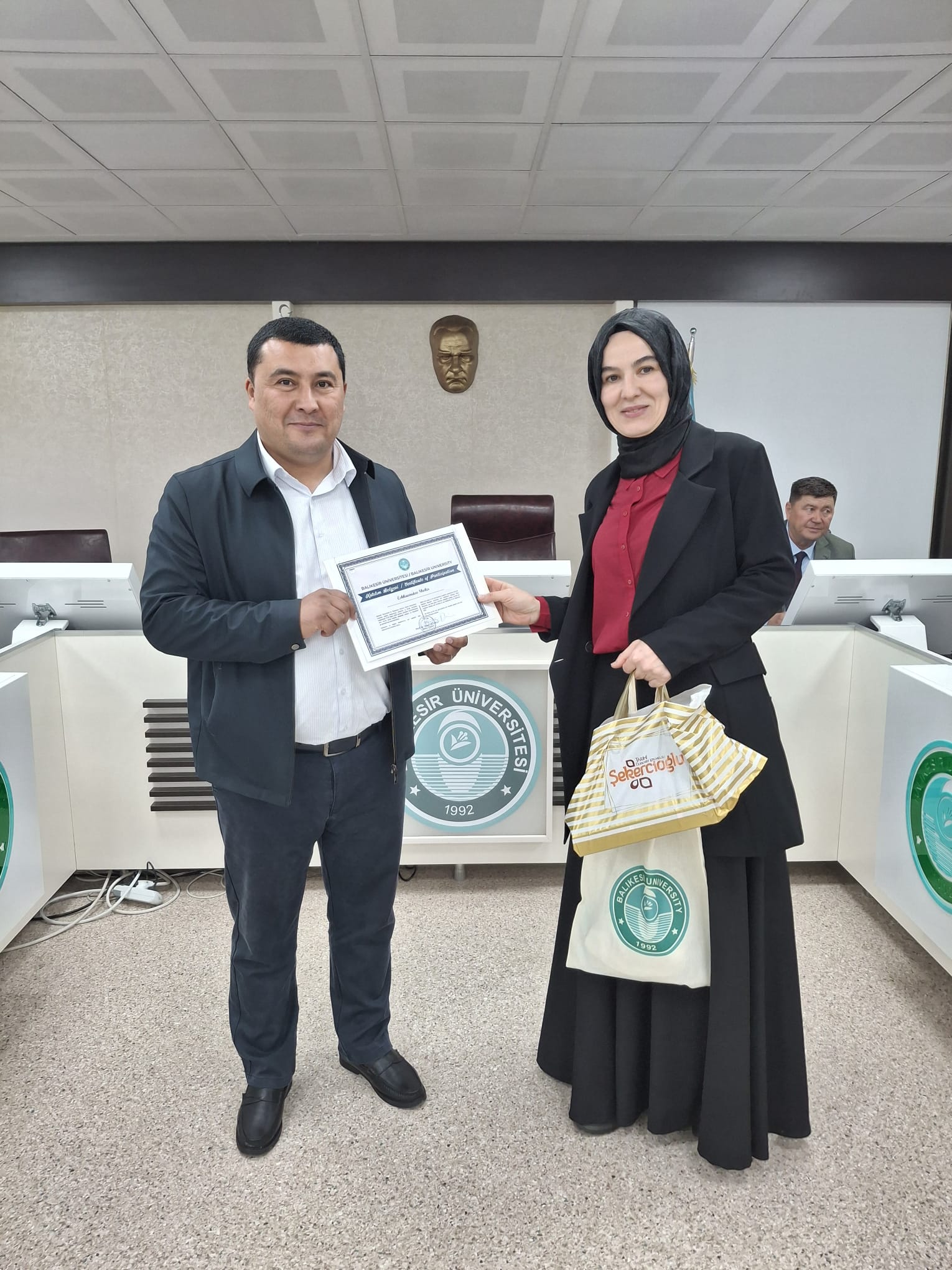 ÖZBEKİSTAN GÜLİSTAN DEVLET ÜNİVERSİTESİ AKADEMİSYENİNDEN TEKSTİL TEKNOLOJİSİ PROGRAMINA ZİYARET 2