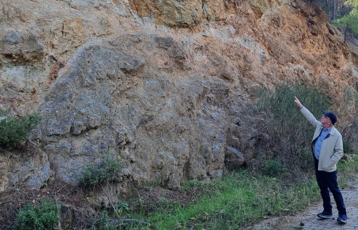 BAÜN’lü Uzmanlardan, Sındırgı Deprem Bölgesinde Arazi İncelemesi