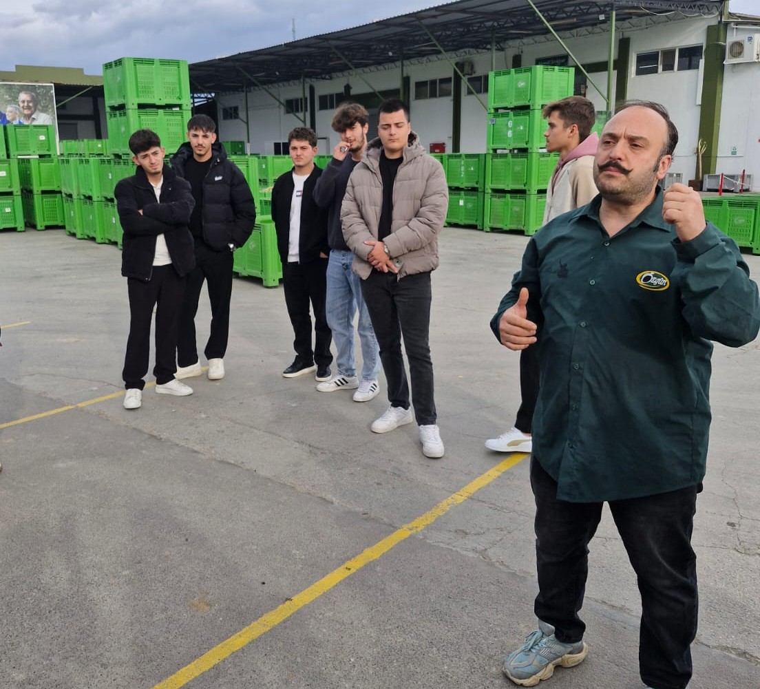 Ayvalık MYO Öğrencilerinden Zeytincilik İşletmesine Teknik İnceleme Ziyareti 4