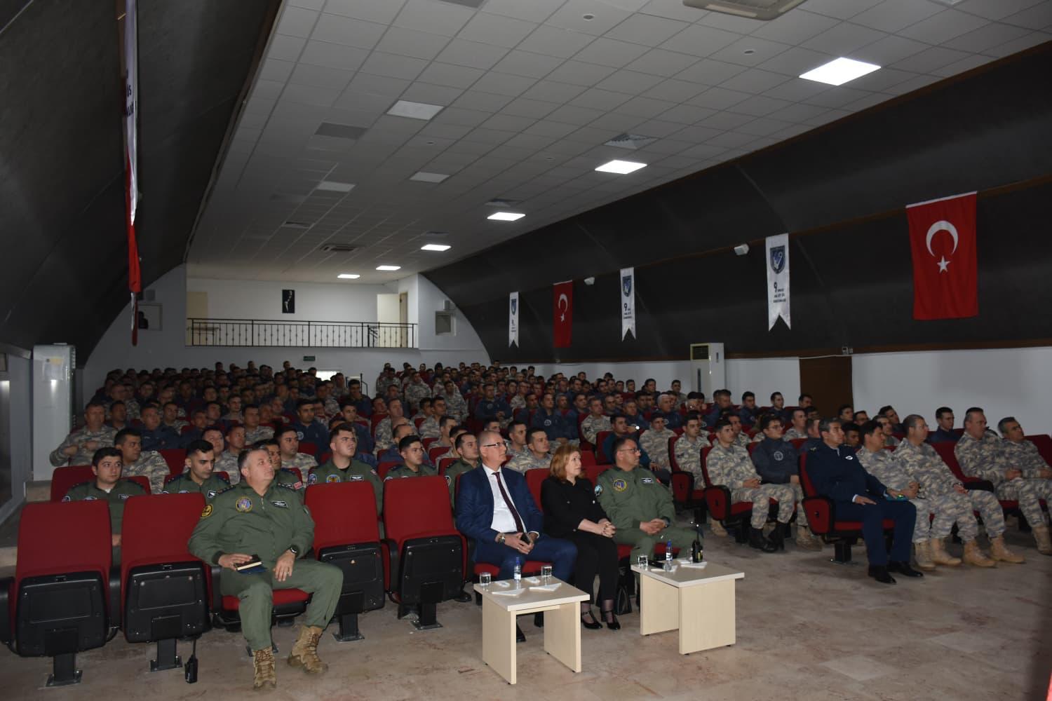 MERKEZ MÜDÜRÜMÜZDEN 9'UNCU ANA JET ÜS KOMUTANLIĞI'NDA "ATATÜRK VE TARİH BİLİNCİ" KONFERANSI 4