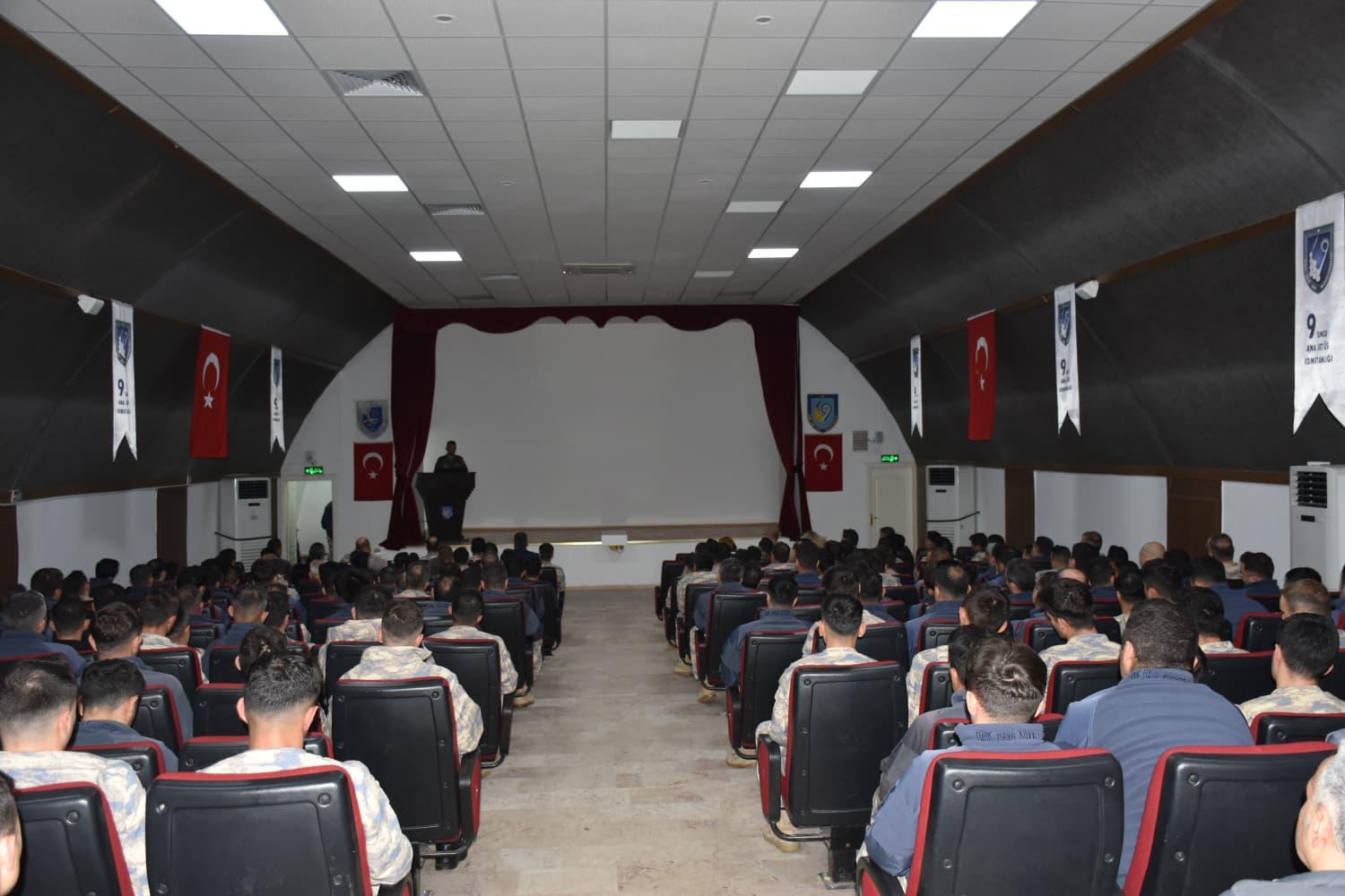 MERKEZ MÜDÜRÜMÜZDEN 9'UNCU ANA JET ÜS KOMUTANLIĞI'NDA "ATATÜRK VE TARİH BİLİNCİ" KONFERANSI 3