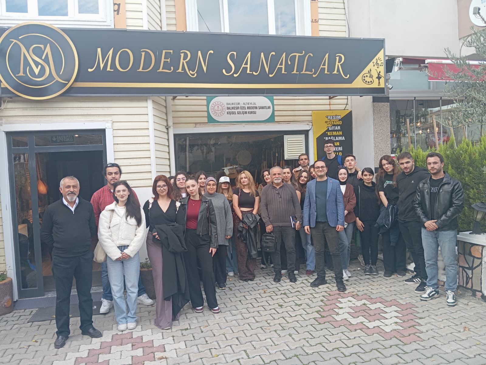 Bölüm Öğrencileriyle Pilates Salonu ve Sanat Merkezi İşletme İnceleme Gezileri Yapıldı