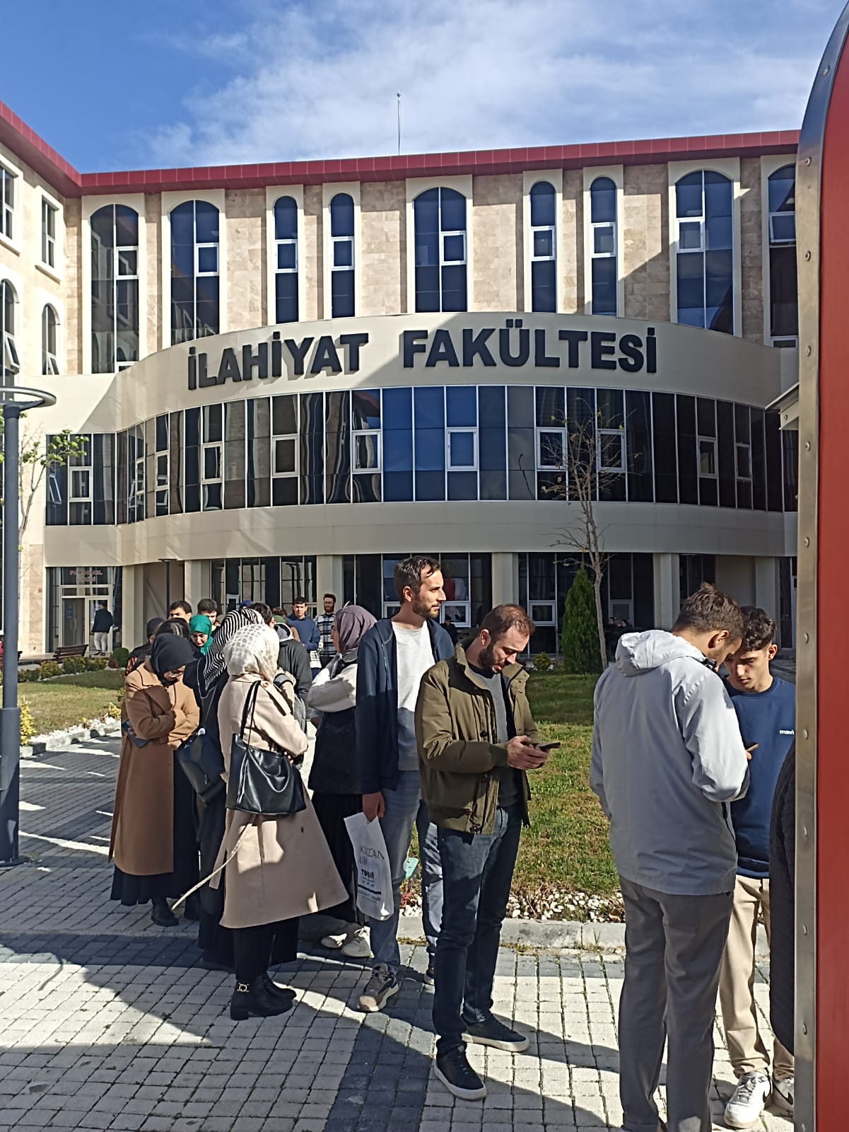 Balıkesir Vakıflar Bölge Müdürlüğü tarafından öğrencilerimize ve personelimize çorba ikramında bulunuldu. 4