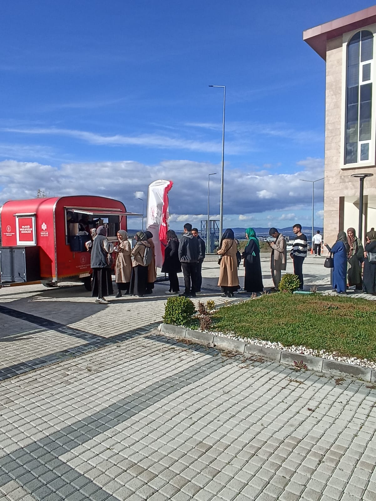 Balıkesir Vakıflar Bölge Müdürlüğü tarafından öğrencilerimize ve personelimize çorba ikramında bulunuldu. 5