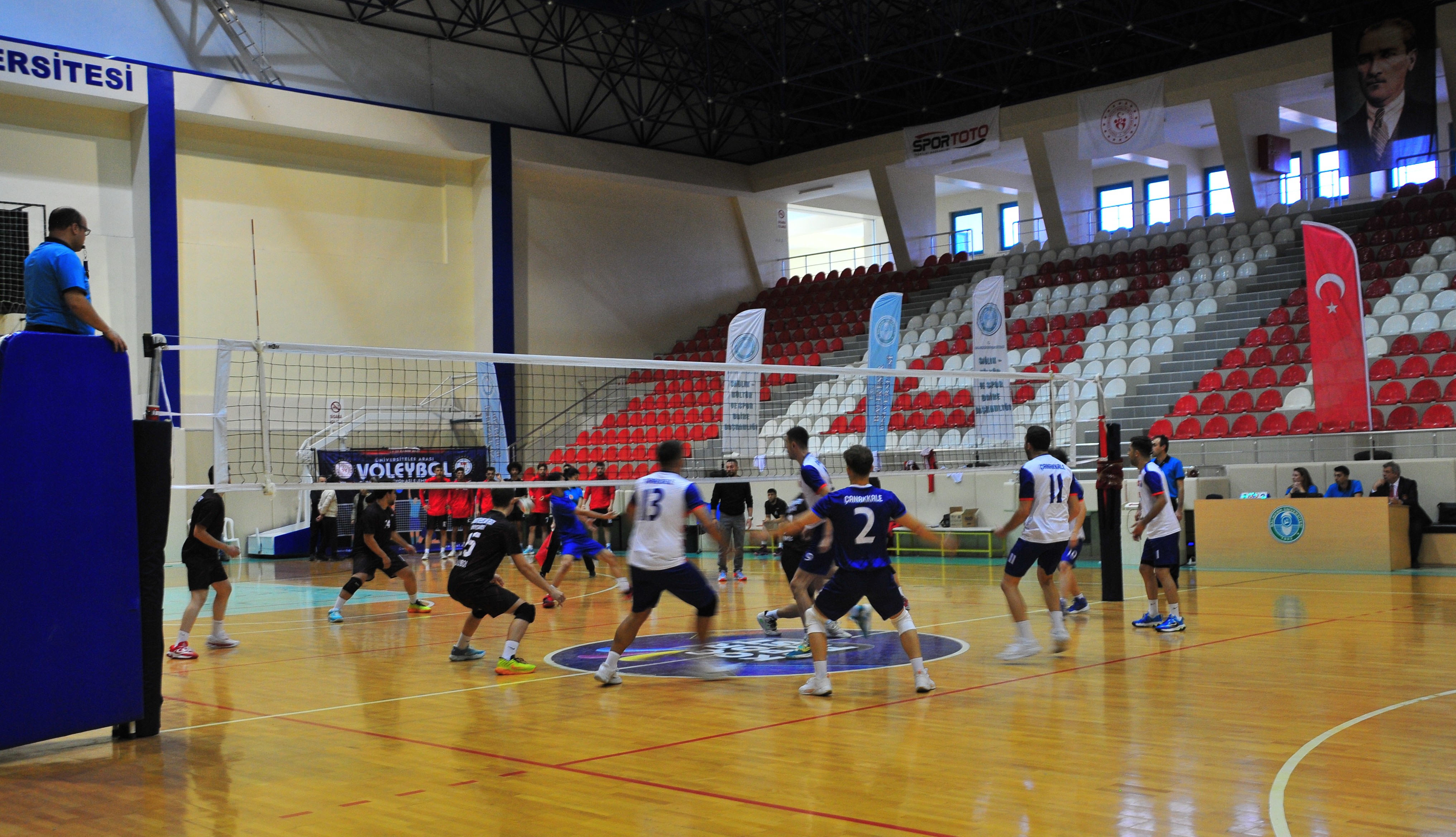 Balıkesir Üniversitesi Ev Sahipliğinde Üniversiteler Arası Voleybol Grup Müsabakaları Heyecanı 6