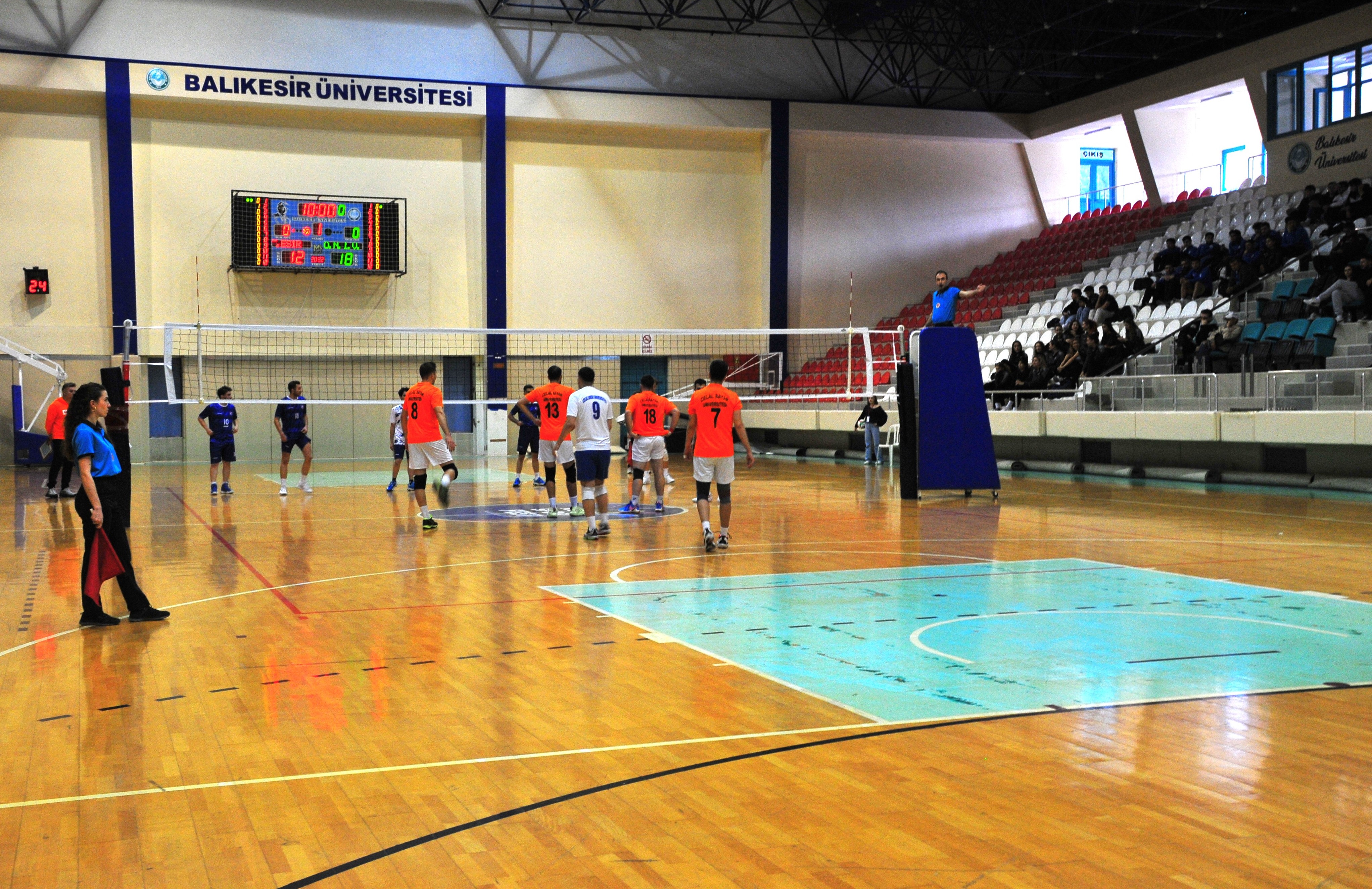 Balıkesir Üniversitesi Ev Sahipliğinde Üniversiteler Arası Voleybol Grup Müsabakaları Heyecanı 7