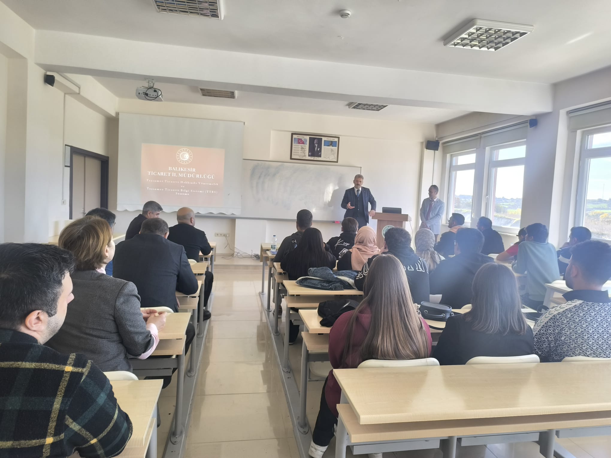 "Emlak Sektöründe Güncel Gelişmeler, Mevzuat ve Mesleki Uygulamalar" konulu söyleşi gerçekleştirildi.
