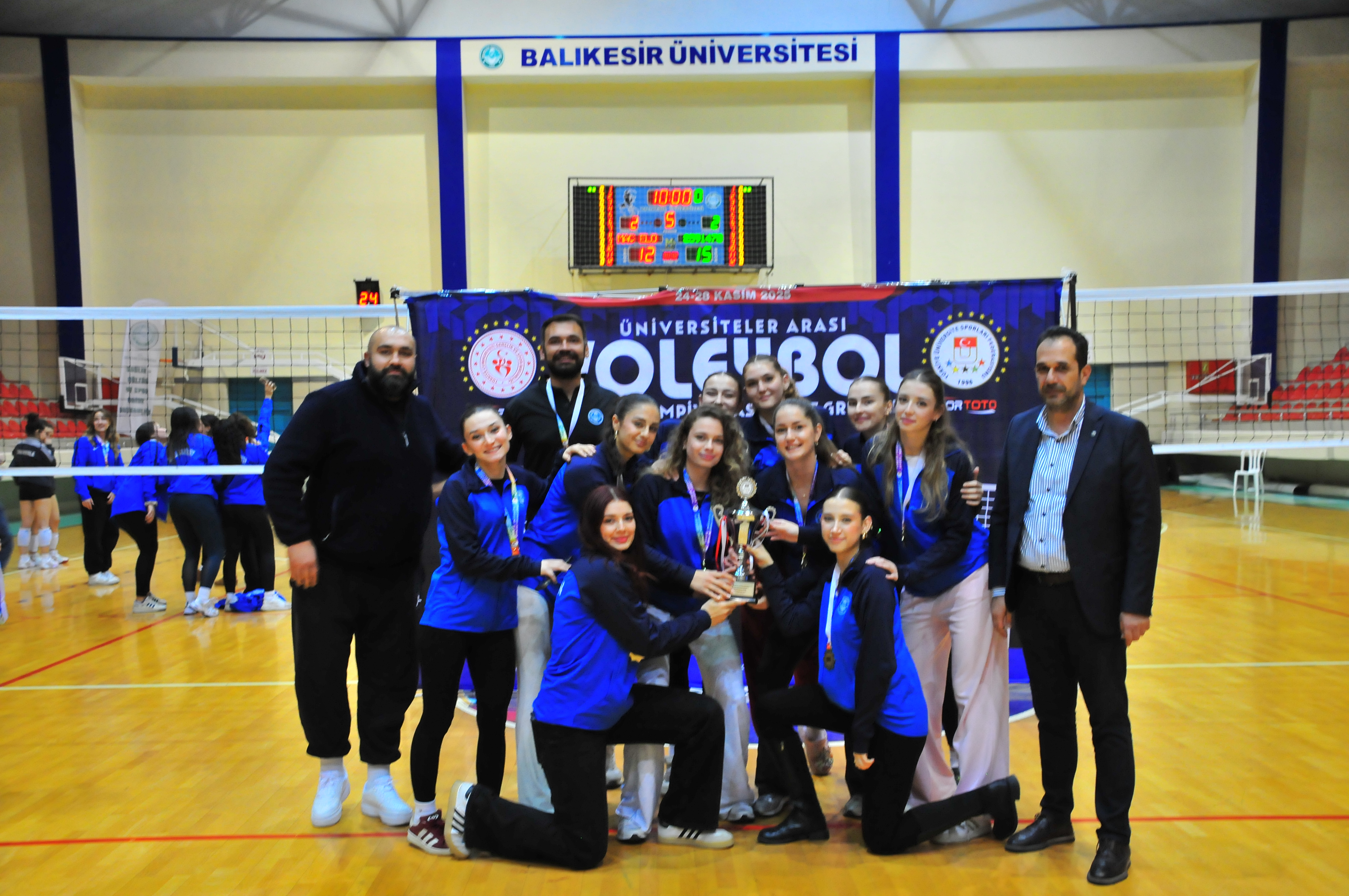 Spor Dostu Kampüs BAUN Kadın Voleybol Takımından Büyük Başarı Ünilig de Birincilik Kupası