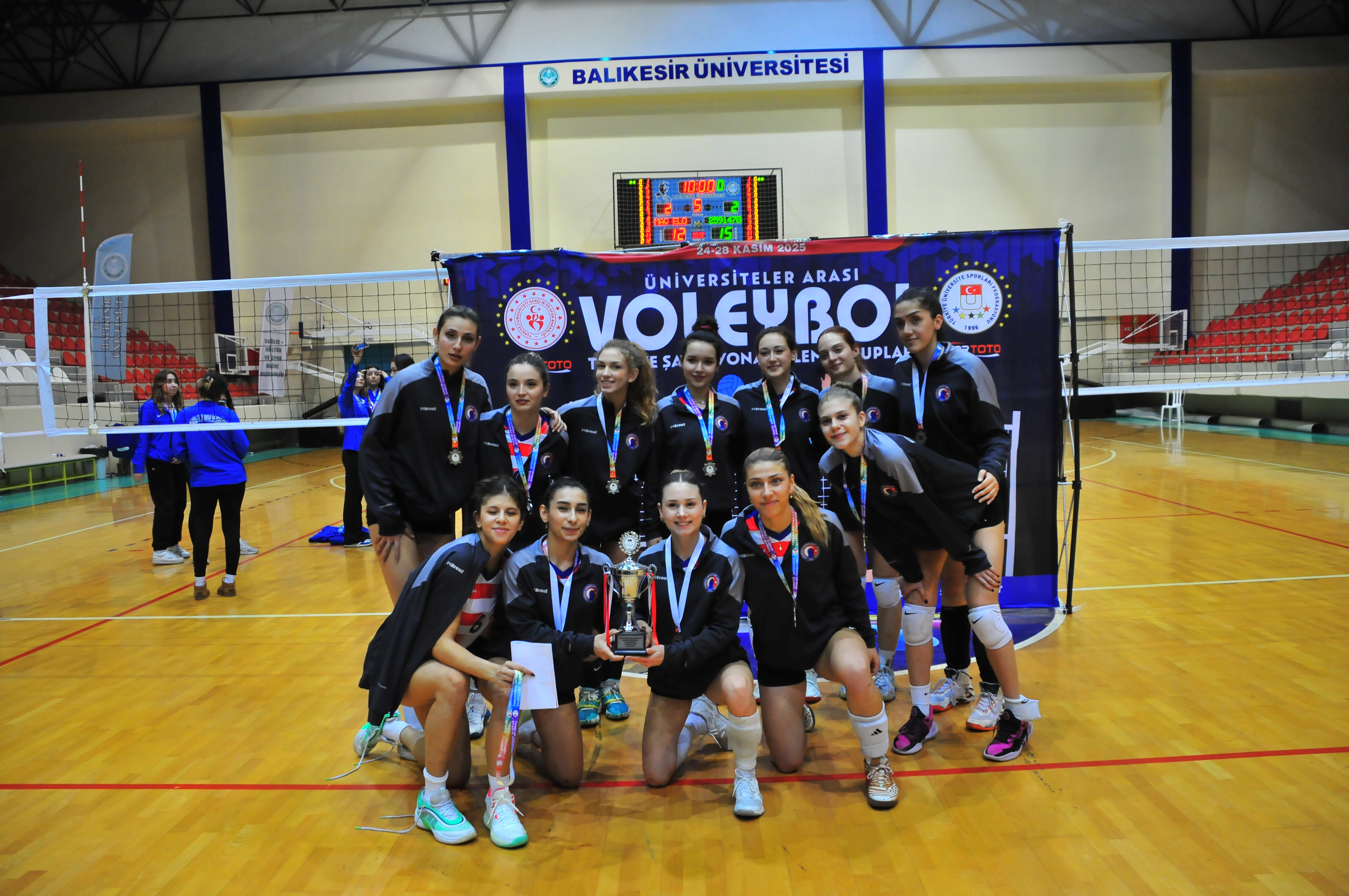 Spor Dostu Kampüs BAUN Kadın Voleybol Takımından Büyük Başarı Ünilig de Birincilik Kupası 5
