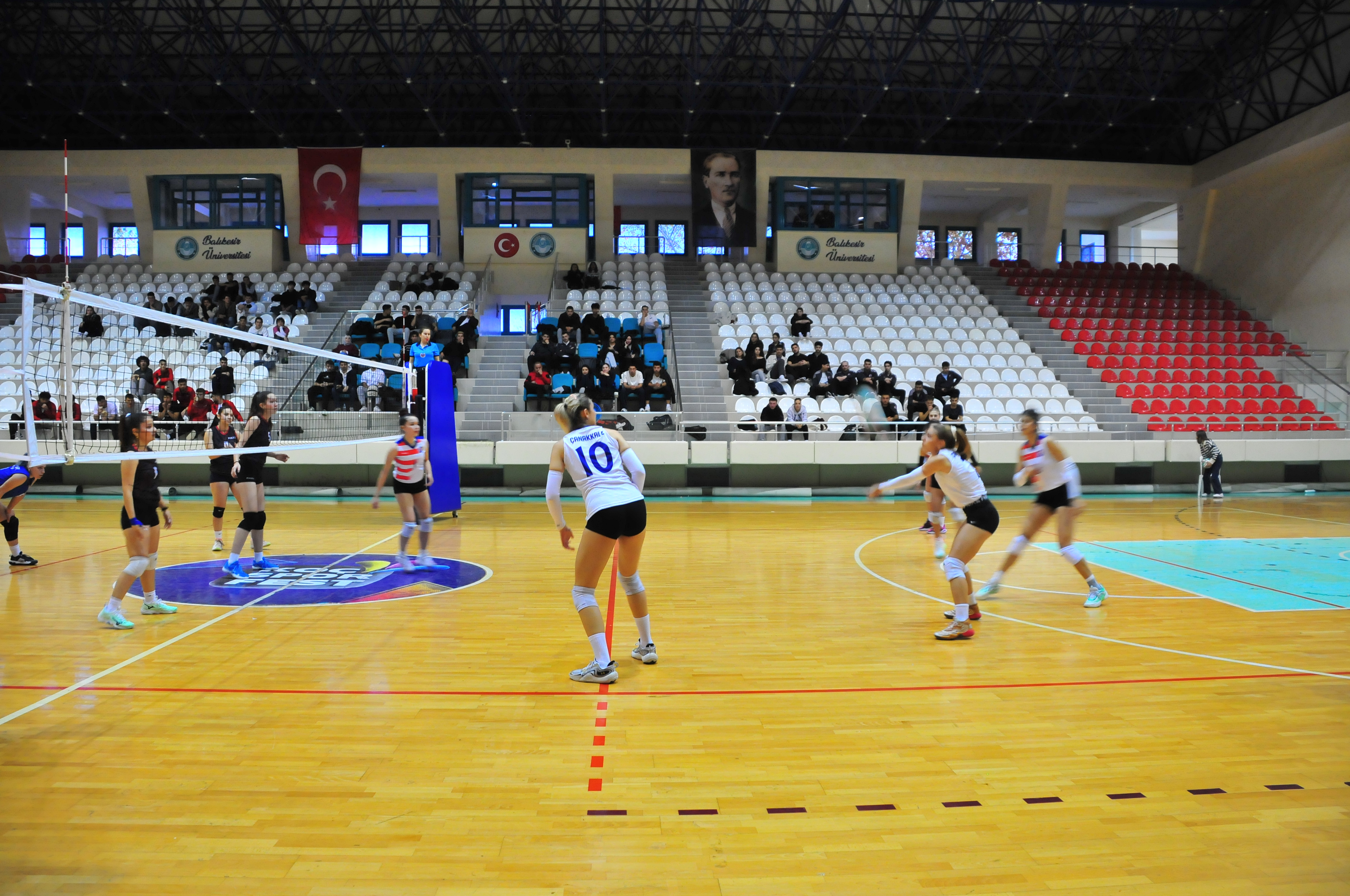 Spor Dostu Kampüs BAUN Kadın Voleybol Takımından Büyük Başarı Ünilig de Birincilik Kupası 7