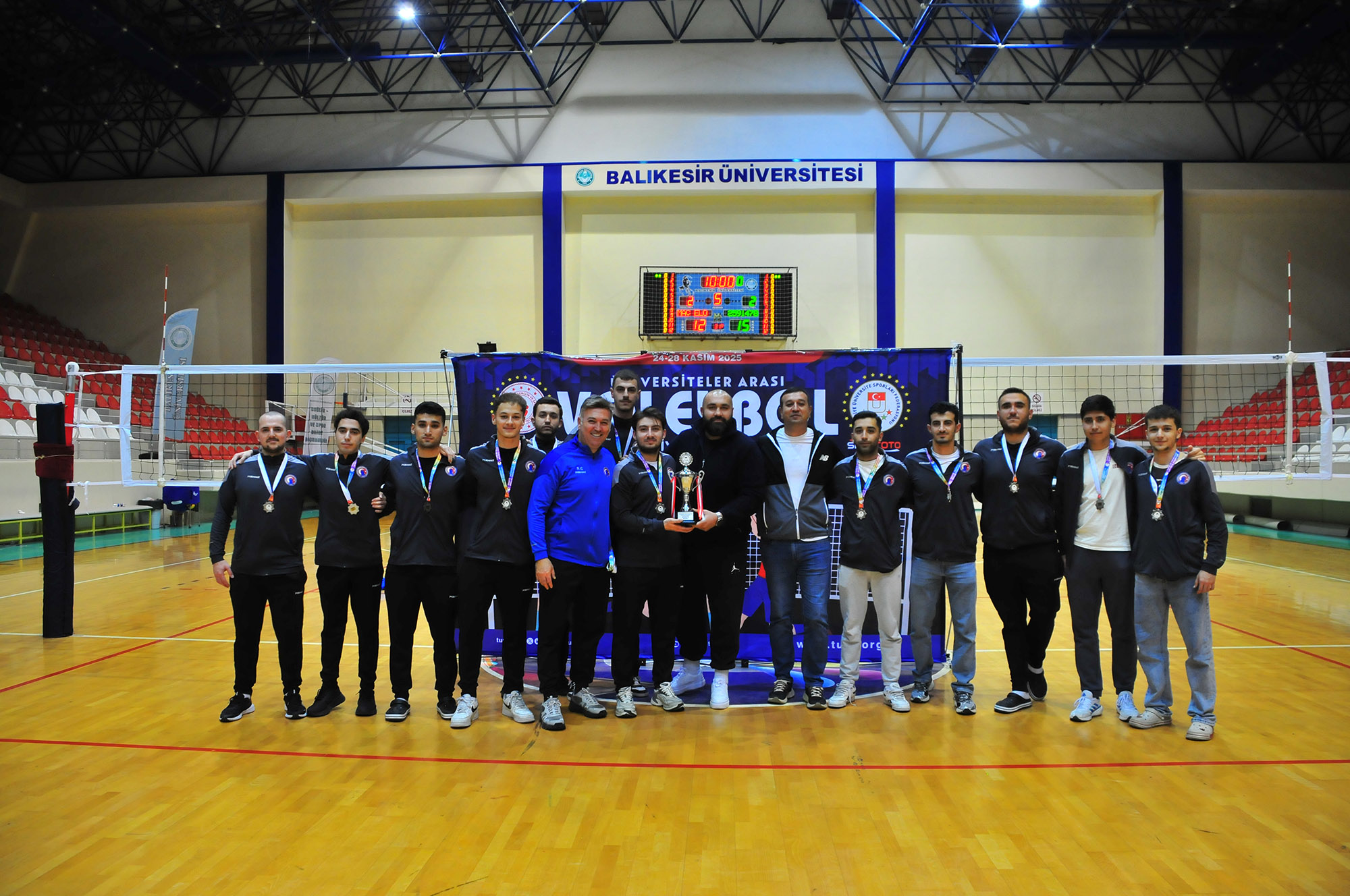 Spor Dostu Kampüs BAÜN’de Kadın Voleybol Takımından Büyük Başarı: Ünilig’de Birincilik Kupası 4