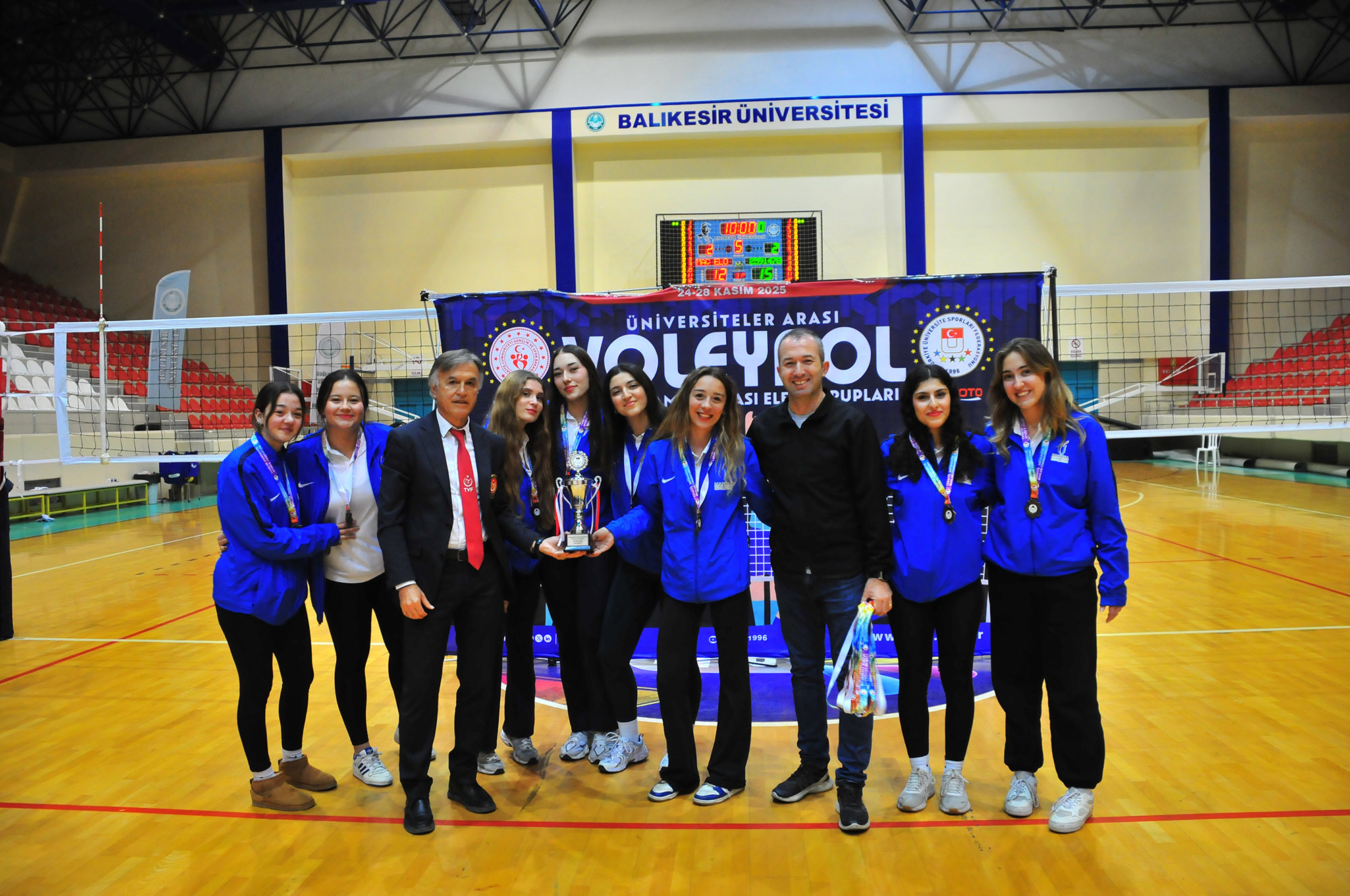 Spor Dostu Kampüs BAÜN’de Kadın Voleybol Takımından Büyük Başarı: Ünilig’de Birincilik Kupası 5