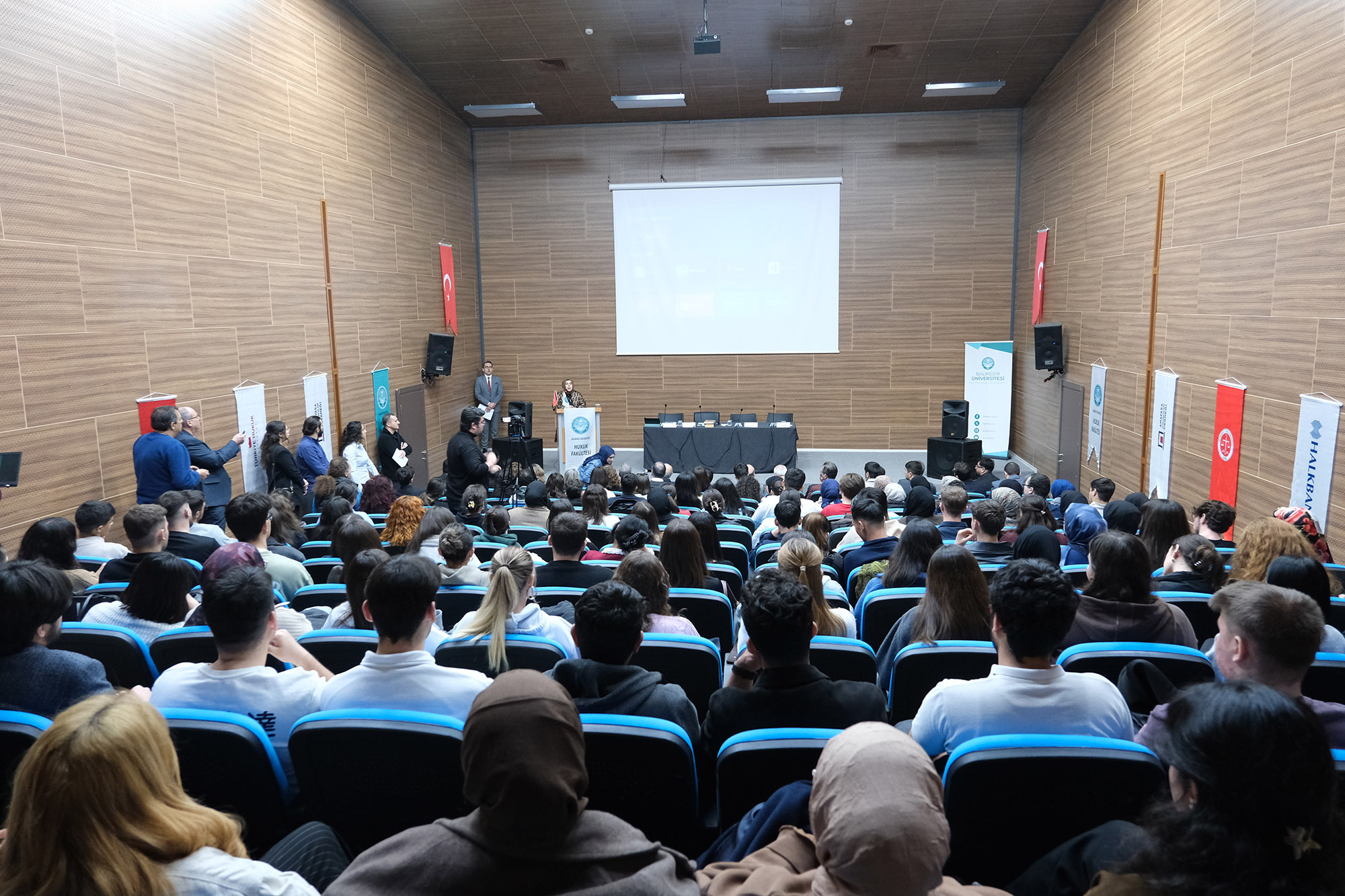 BAÜN’den Uluslararası Hukuka Önemli Katkı: Savaş ve Çatışma Konferansı Gerçekleştirildi 1