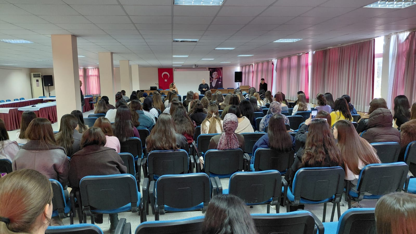 Turgutlu Zübeyde Hanım Mesleki ve Teknik Anadolu Lisesi öğrencileri, Yükseköğretim kurumlarını tanımak amacıyla Meslek Yüksekokulumuzu ziyaret etti 3