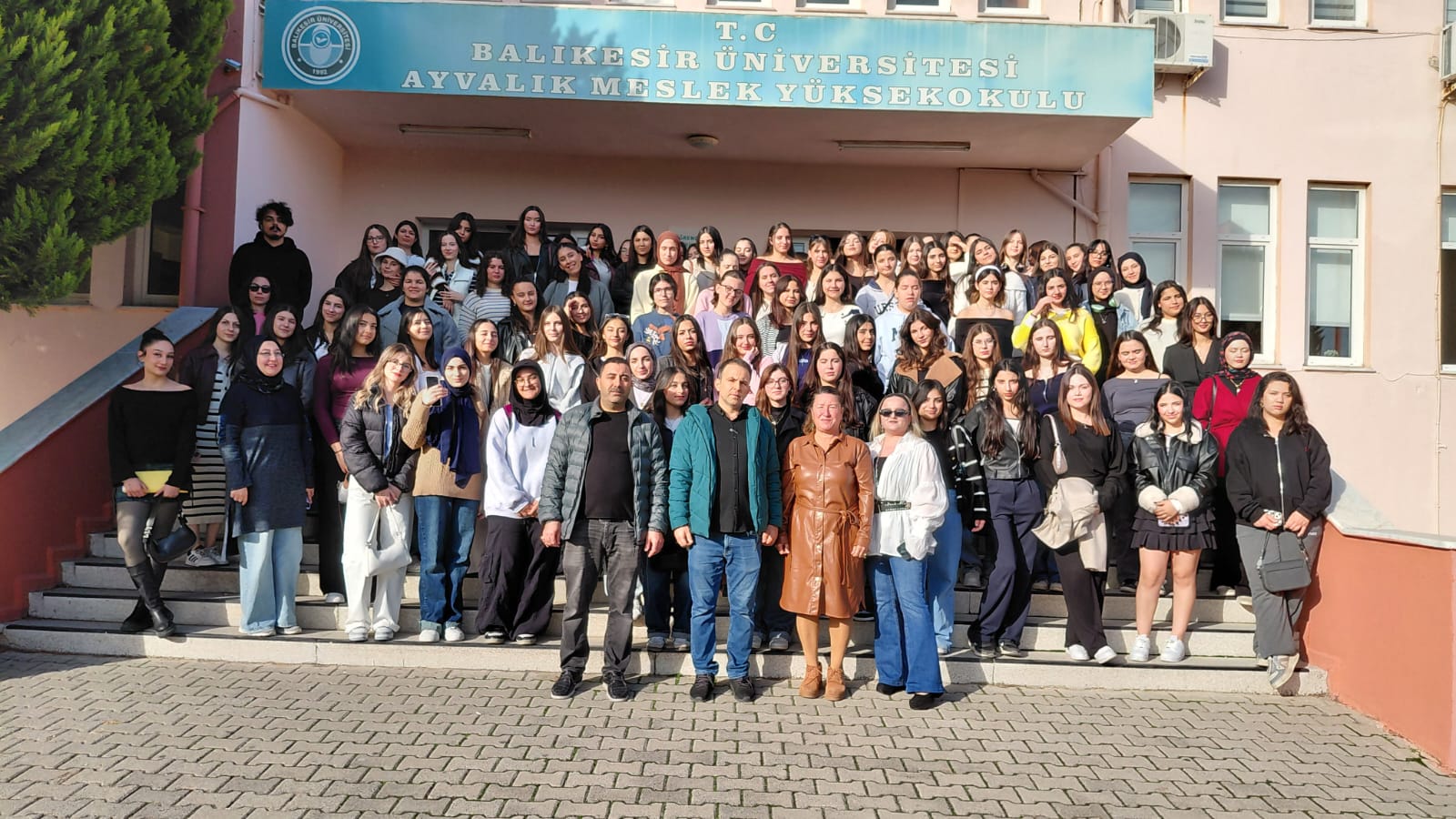 Turgutlu Zübeyde Hanım Mesleki ve Teknik Anadolu Lisesi öğrencileri, Yükseköğretim kurumlarını tanımak amacıyla Meslek Yüksekokulumuzu ziyaret etti