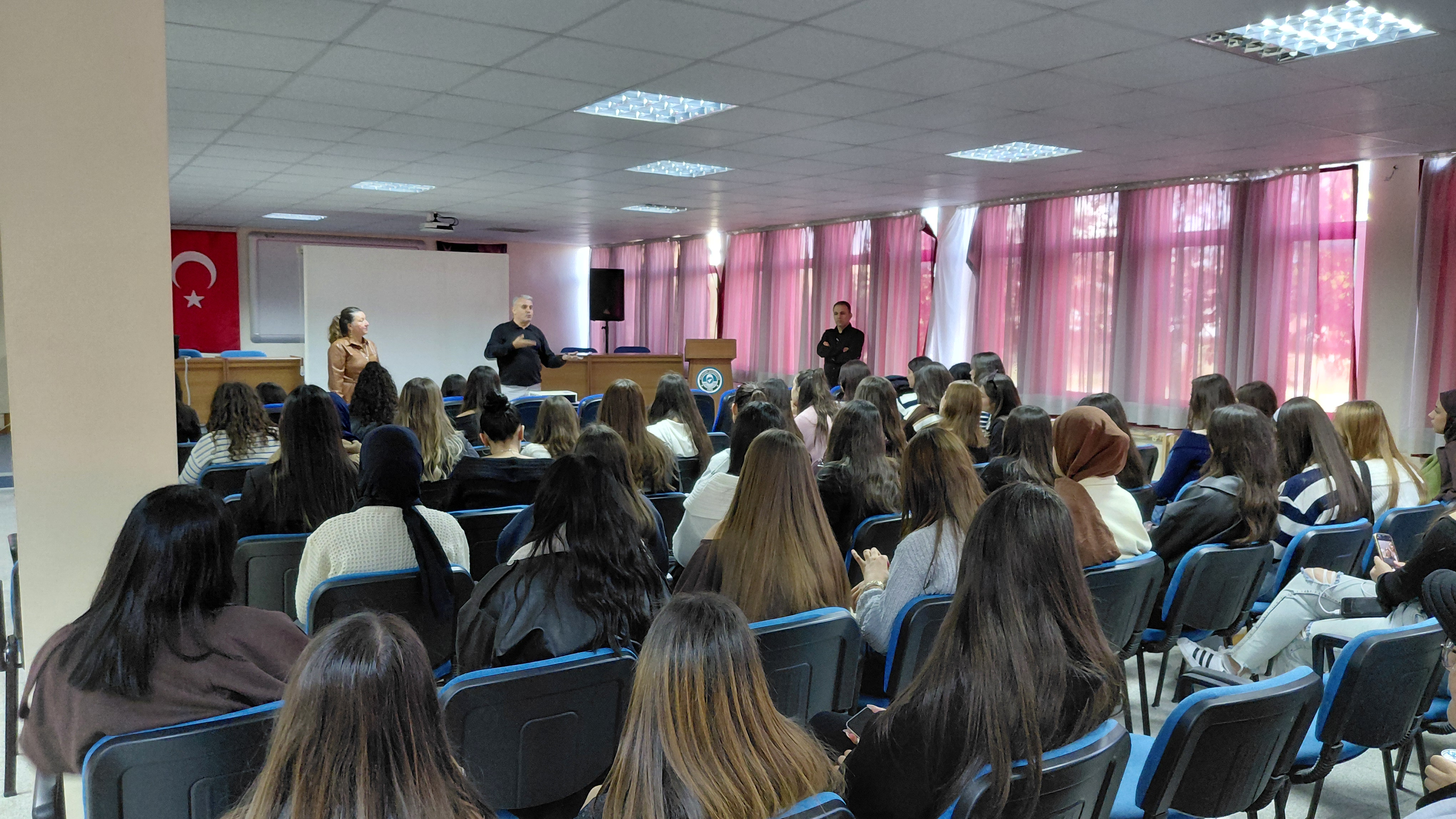 Turgutlu Zübeyde Hanım Mesleki ve Teknik Anadolu Lisesi öğrencileri, Yükseköğretim kurumlarını tanımak amacıyla Meslek Yüksekokulumuzu ziyaret etti 1
