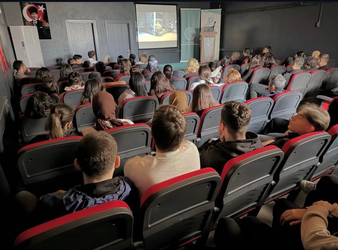 Bilgisayar Programcılığı Öğrencilerimizin Kısa Film Gösterimi Gerçekleştirildi