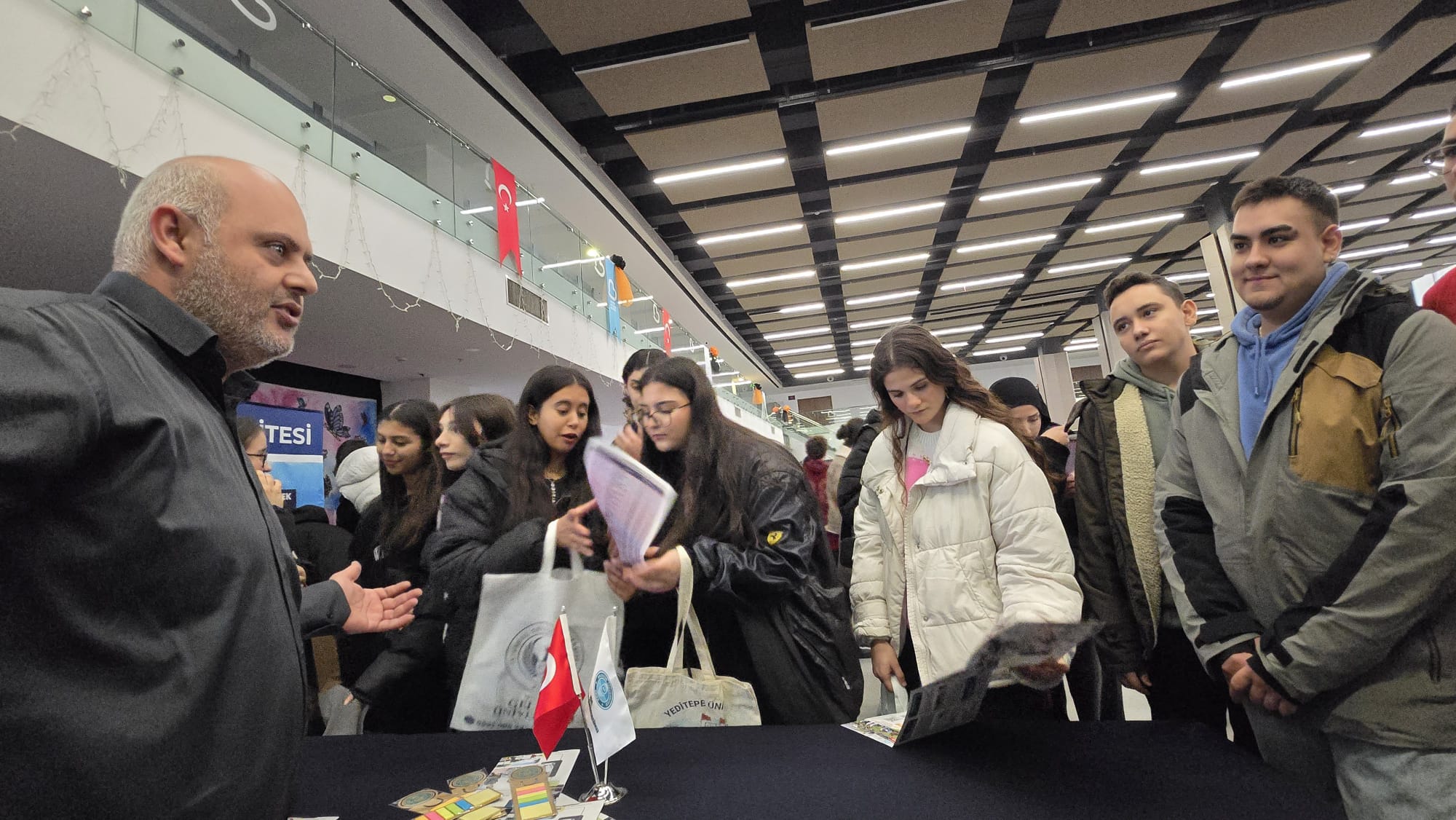 Ünilook Üniversite Tanıtım ve Tercih Günlerinde Balıkesir Üniversitesi Standına Yoğun İlgi 5
