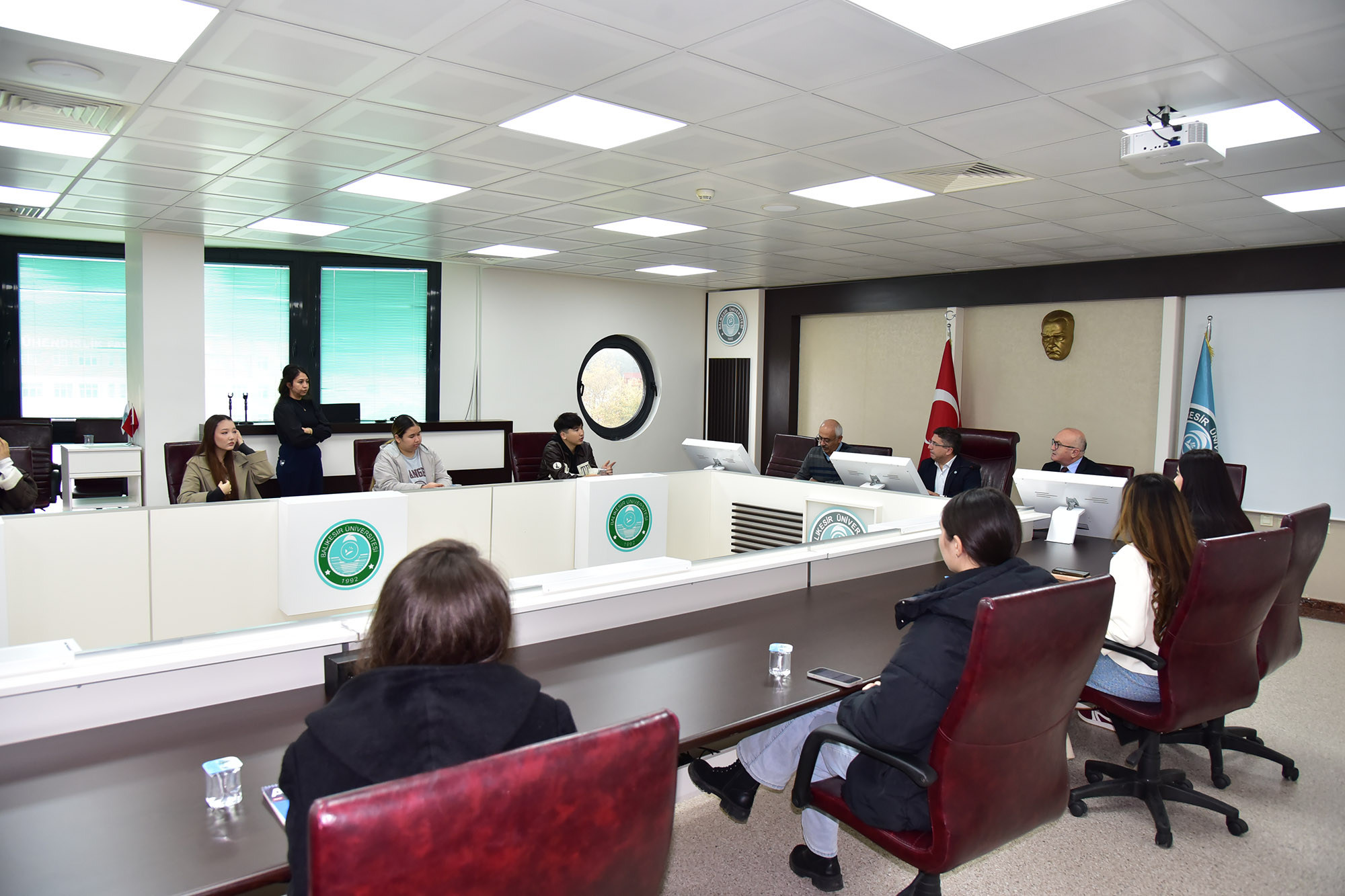 Rektör Oğurlu, Uluslararası Öğrencilerle Bir Araya Geldi 2