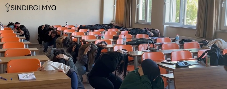 Üniversitemiz Genelinde Kapsamlı "İlk Yardım, Tahliye, Yangın ve Deprem Tatbikatları" Başarıyla Gerçekleştirildi 6