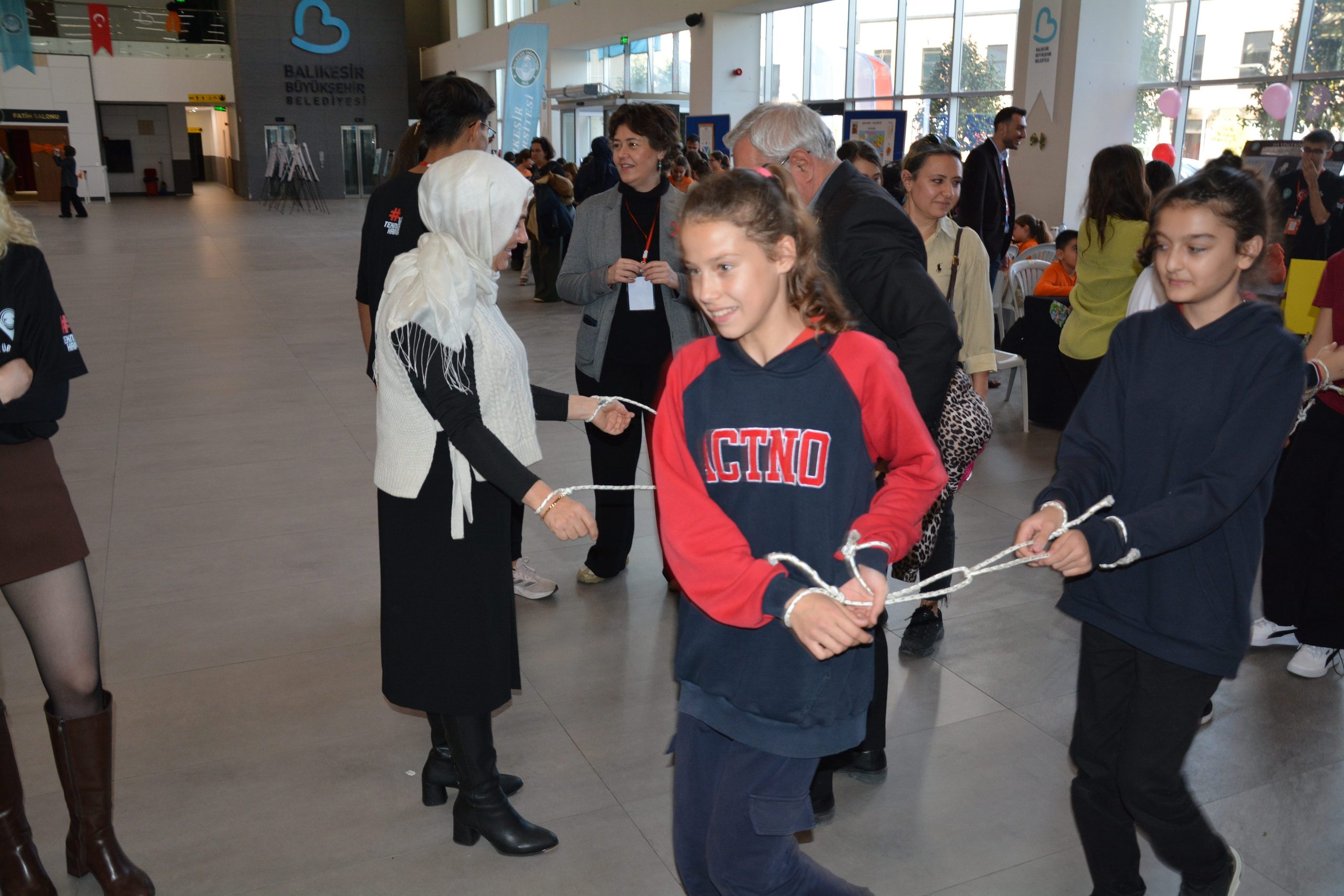 Matematiğin Büyülü Dünyasına Yolculuk Bilim Şenliği 6 Binin Üzerinde Katılımcıyla Büyük Coşkuyla Gerçekleşti 58