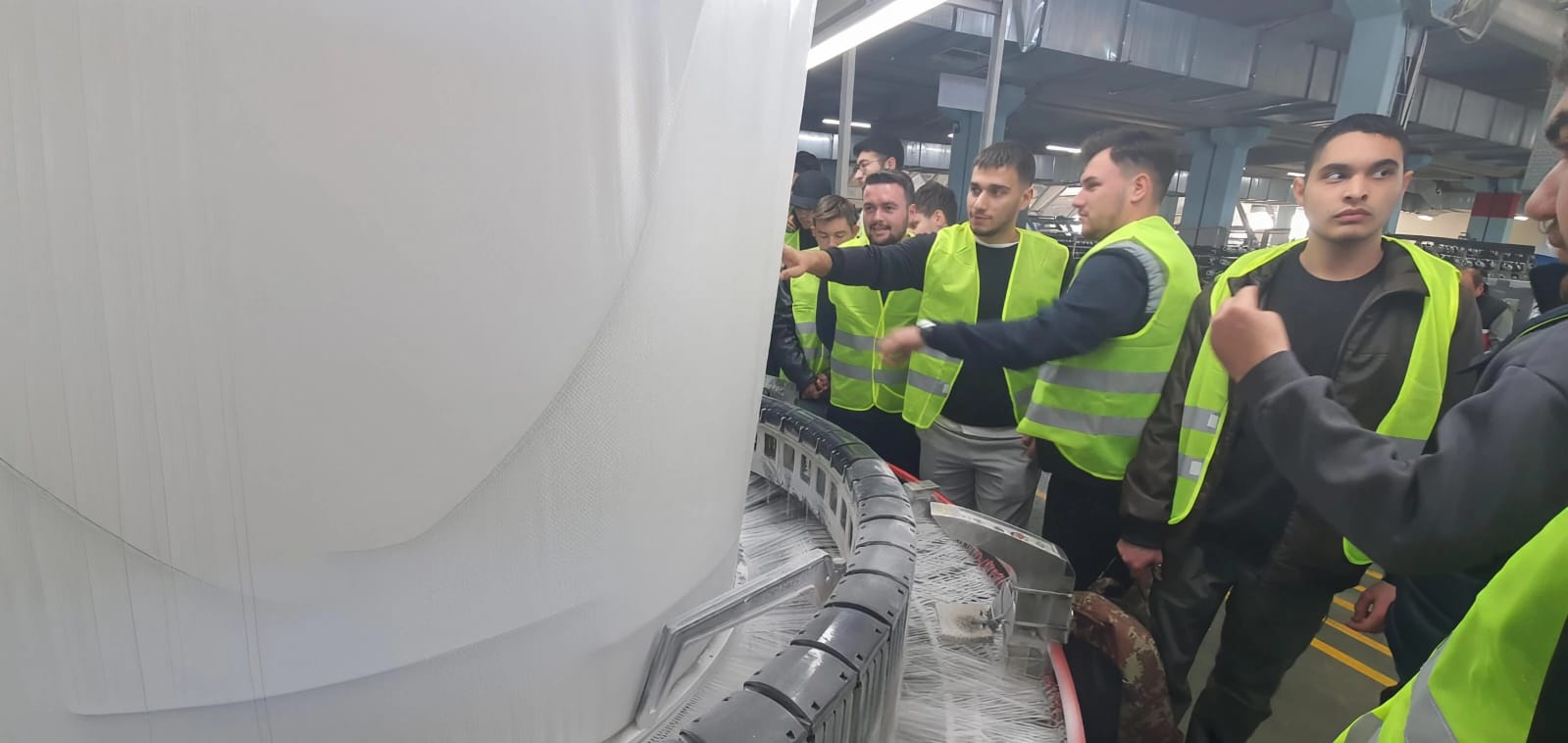 Makine ve Metal Teknolojileri Bölümü 2. Sınıf Öğrencileri ile İŞBİR SENTETİK’e Teknik Gezi Yapıldı 7