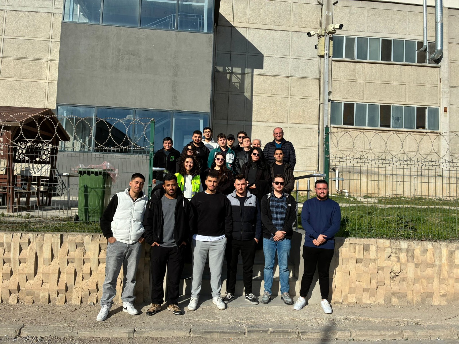 Makine ve Metal Teknolojileri Bölümü 2. Sınıf Öğrencileri ile İŞBİR SENTETİK’e Teknik Gezi Yapıldı 1