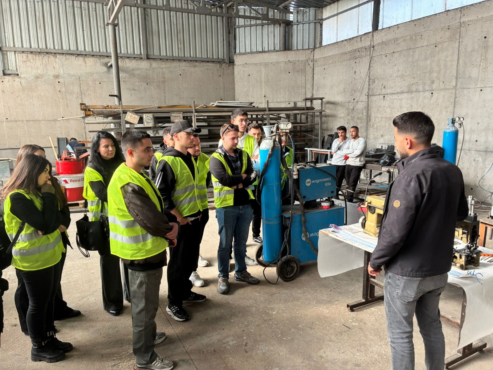 Makine ve Metal Teknolojileri Bölümü 2. Sınıf Öğrencileri ile İŞBİR SENTETİK’e Teknik Gezi Yapıldı 6