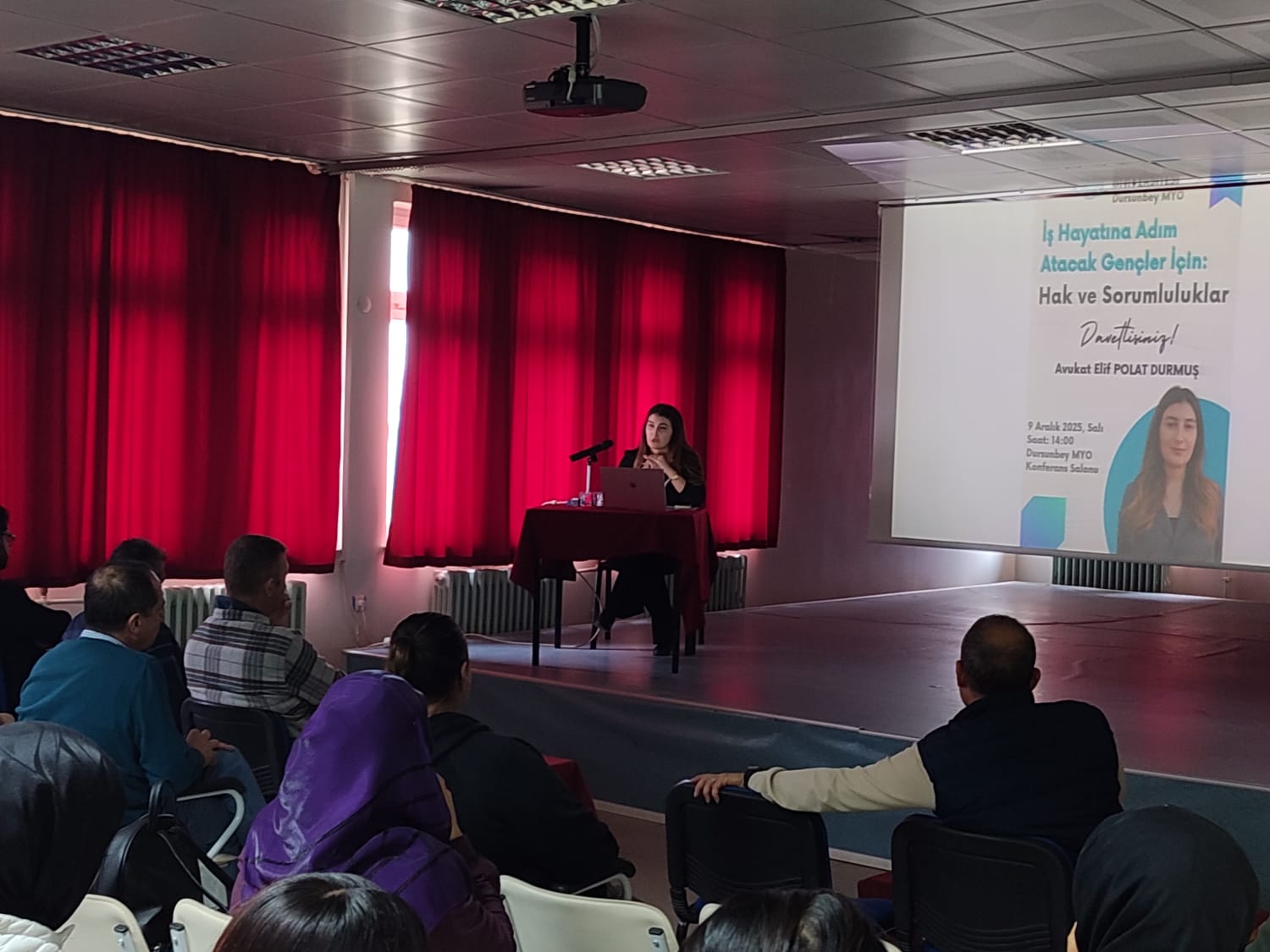 Dursunbey MYO’da “İş Hayatına Adım Atacak Gençler İçin Hak ve Sorumluluklar” Konulu Söyleşi Düzenlendi