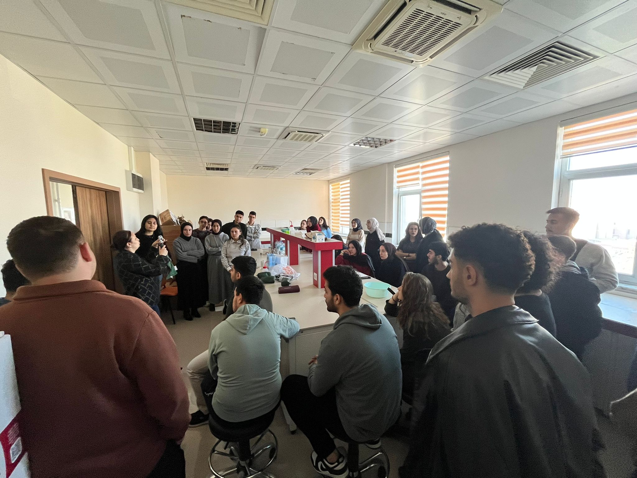 Genç Yeryüzü Doktorları Topluluğu Sındırgı Gölcük İlkokulu ve Köyünde Sağlık Taraması ve Deprem Tatbikatı Etkinliği Gerçekleştirdi 2