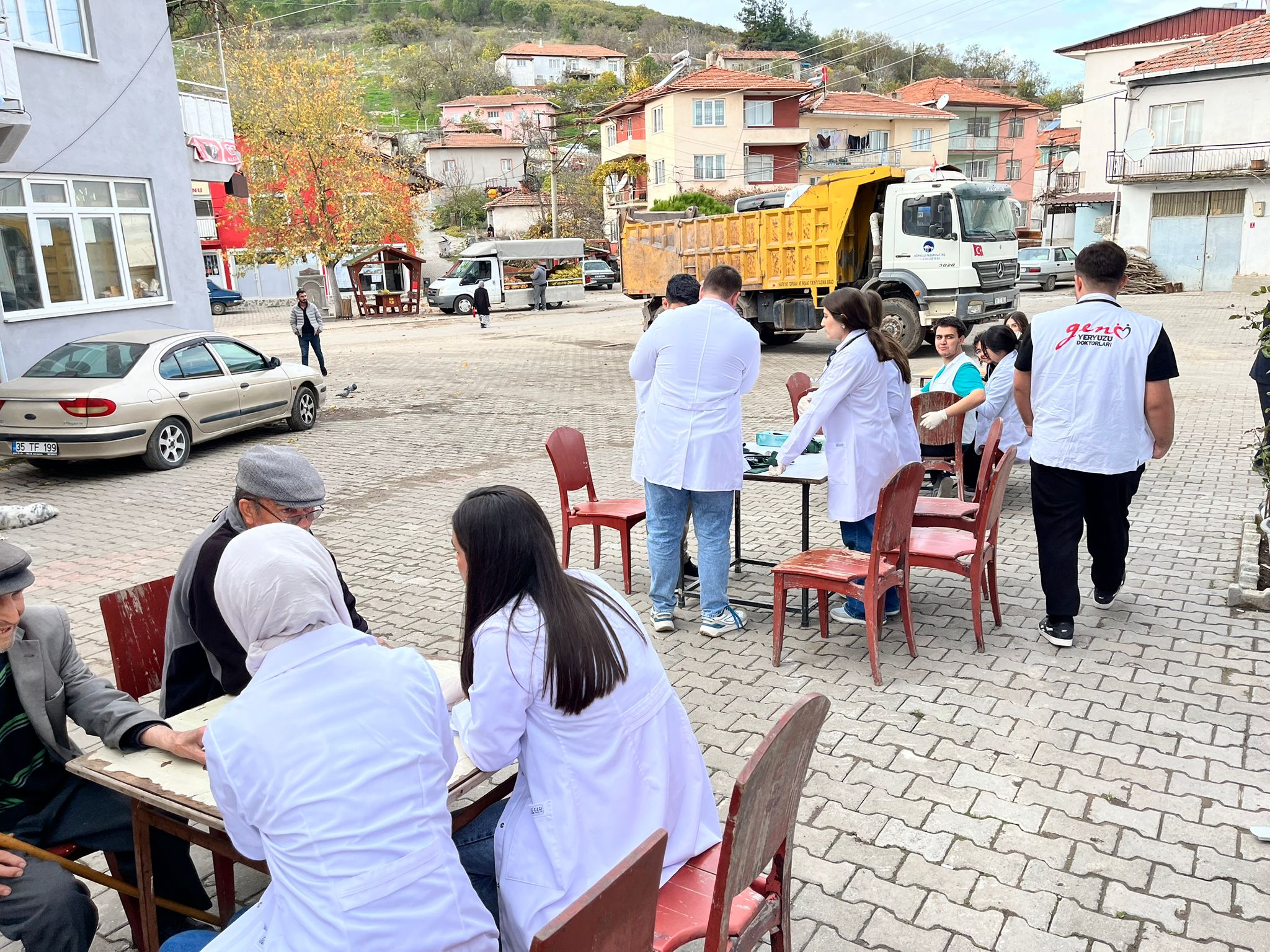 Genç Yeryüzü Doktorları Topluluğu Sındırgı Gölcük İlkokulu ve Köyünde Sağlık Taraması ve Deprem Tatbikatı Etkinliği Gerçekleştirdi 1