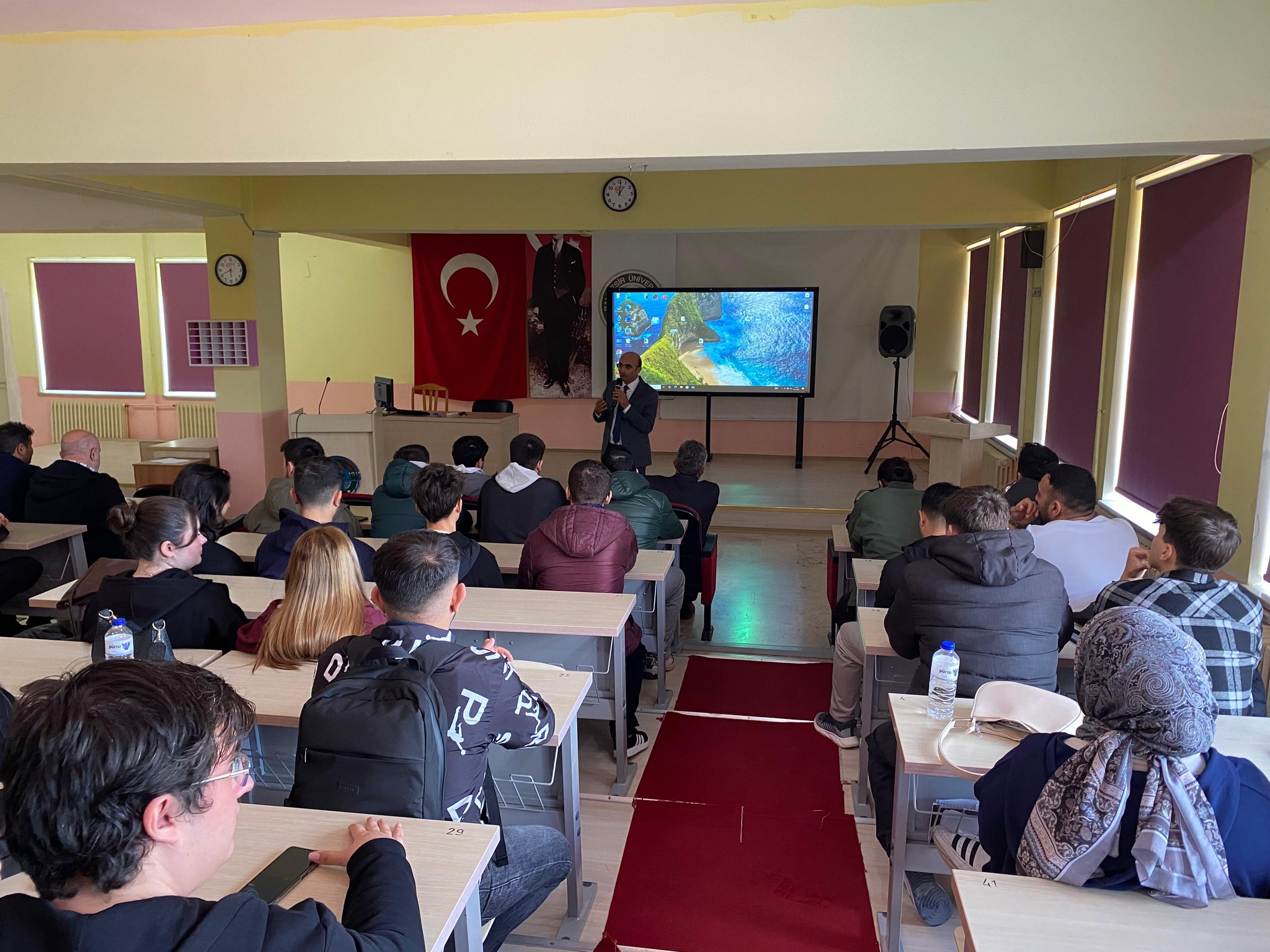 A Director-Student Meeting Was Held at Edremit Vocational School (MYO) 4