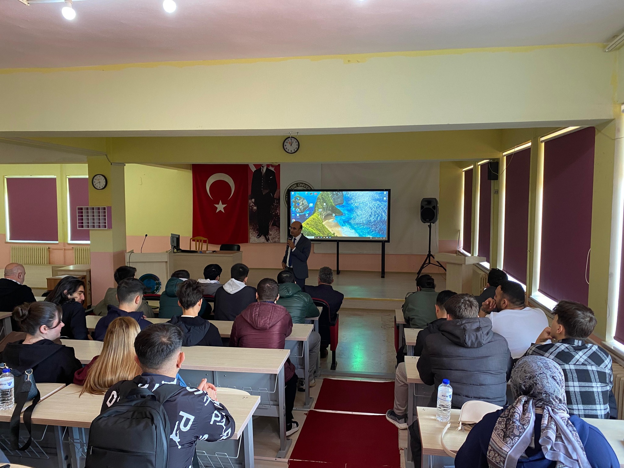 A Director-Student Meeting Was Held at Edremit Vocational School (MYO) 5