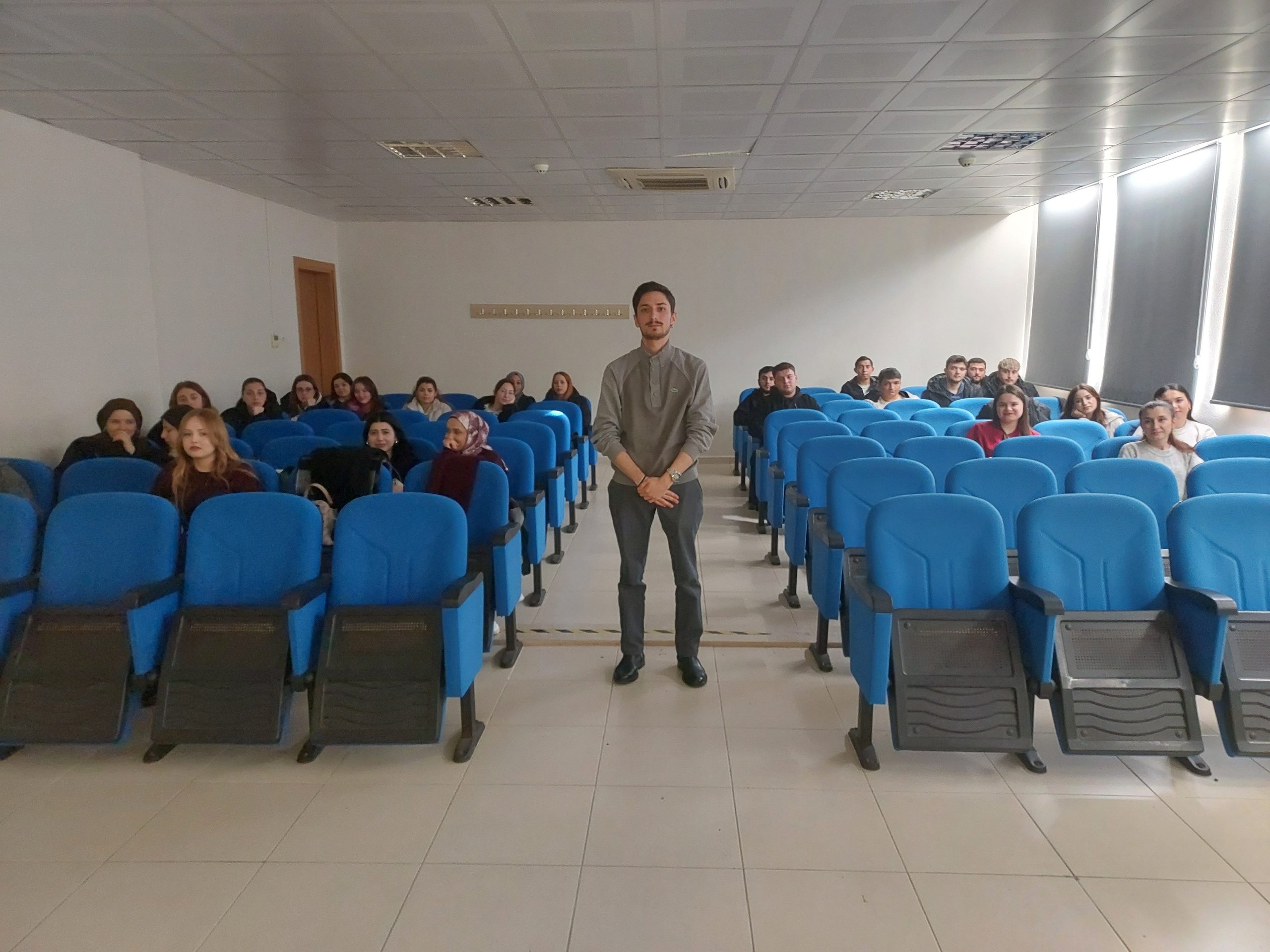 Mezun Öğrenci Buluşmasında Yolcu Hizmetleri Dersi Uygulamalı Anlatımı