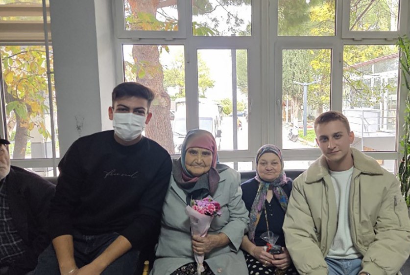 BAÜN’lü Gençlerden Vefa Örneği: Balıkesir MYO’dan Huzurevine Duygulandıran Ziyaret 2
