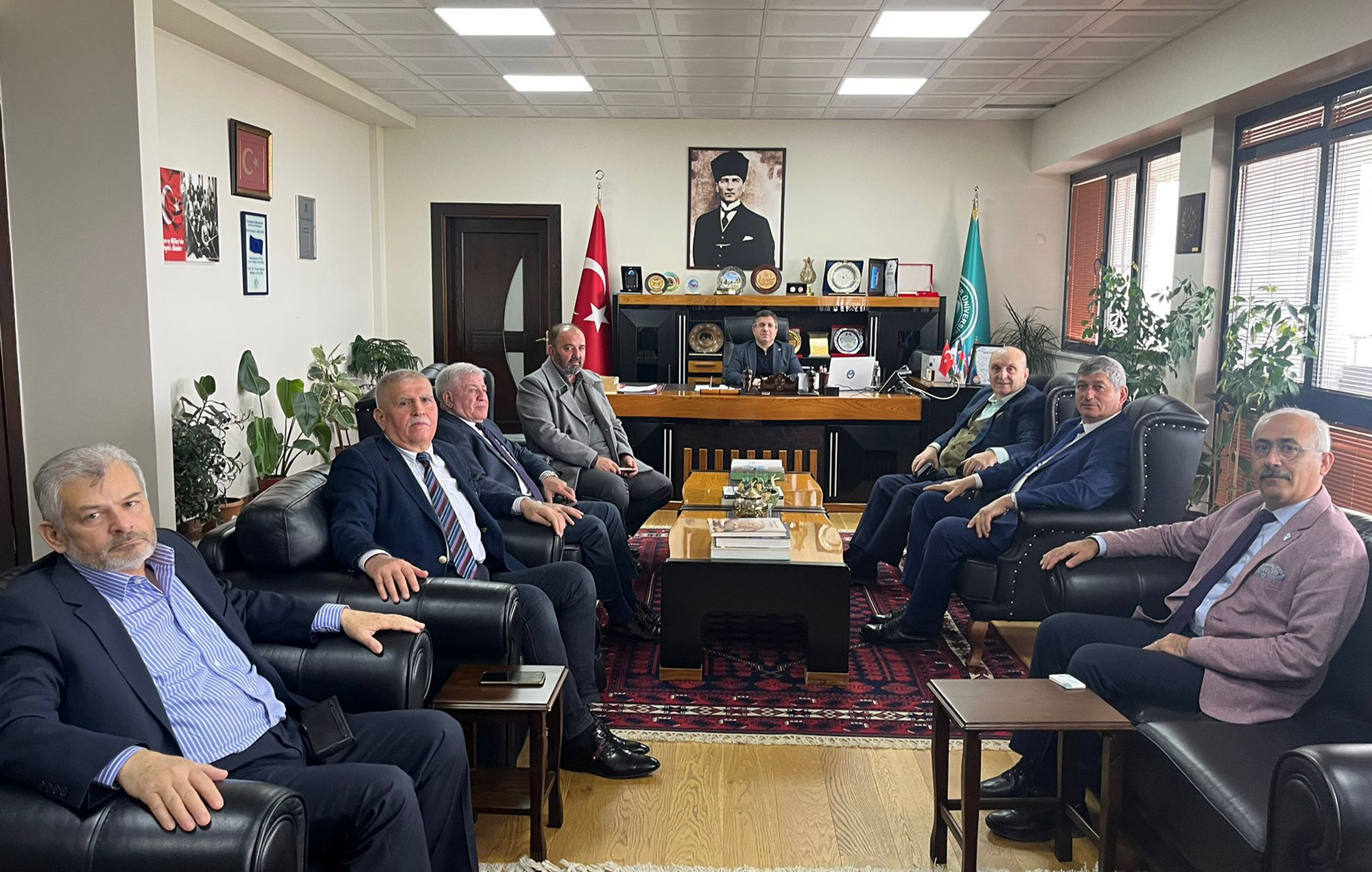 İstanbul Düzceliler Derneği, Yeni Dünya Vakfı ve Karadeniz STK Heyetinden Rektör Oğurlu’ya Ziyaret 1