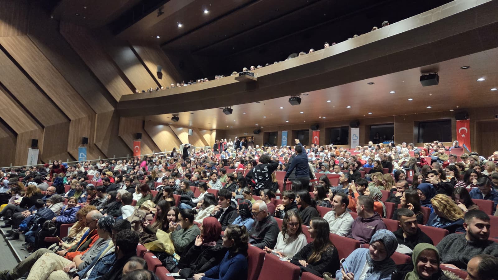 Tiyatro Topluluğu Öğrencileri 'Bir Evlenme Teklifi' ve 'Ayı' İsimli Oyunları Sergilediler 3