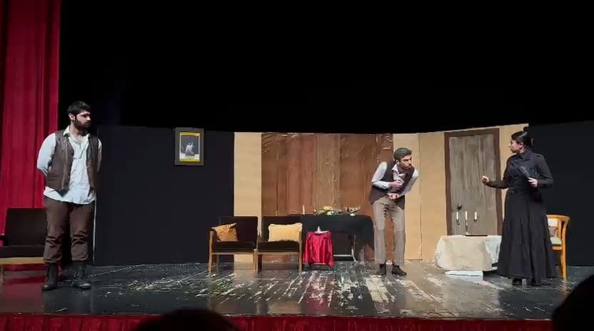 Tiyatro Topluluğu Öğrencileri 'Bir Evlenme Teklifi' ve 'Ayı' İsimli Oyunları Sergilediler 1