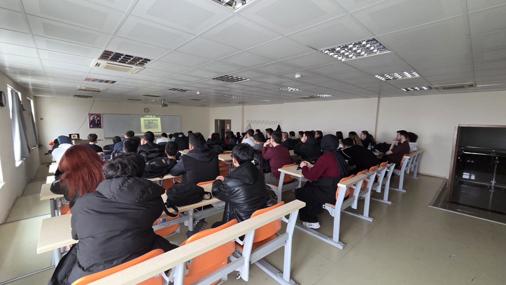Makine Mühendisliği Bölümümüz öğrencilerine "Mustafa Kemal’in Uçakları" adlı çevrimiçi seminer düzenlendi. 2