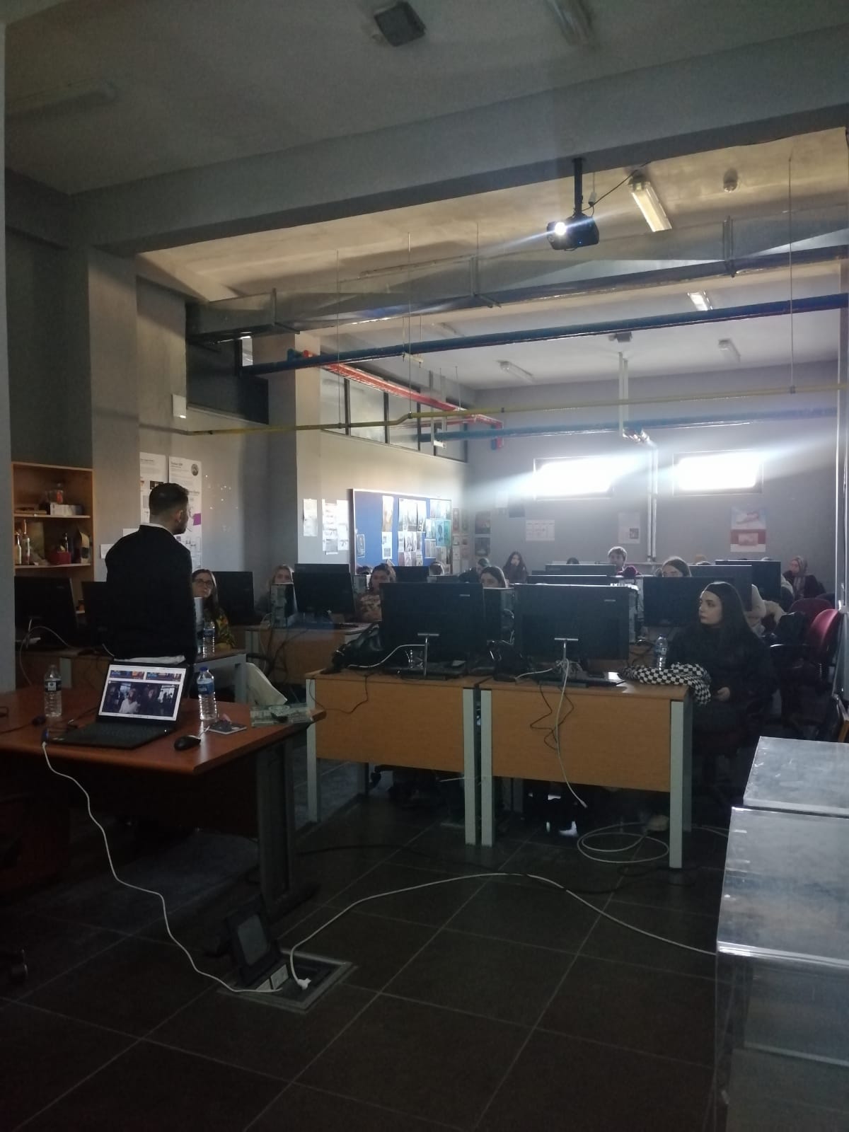 The second "Industry Meetings II" series, organized by our department, was held with Tolga Özışık, Creative Director/Art Director of 702 Design Studio. 6