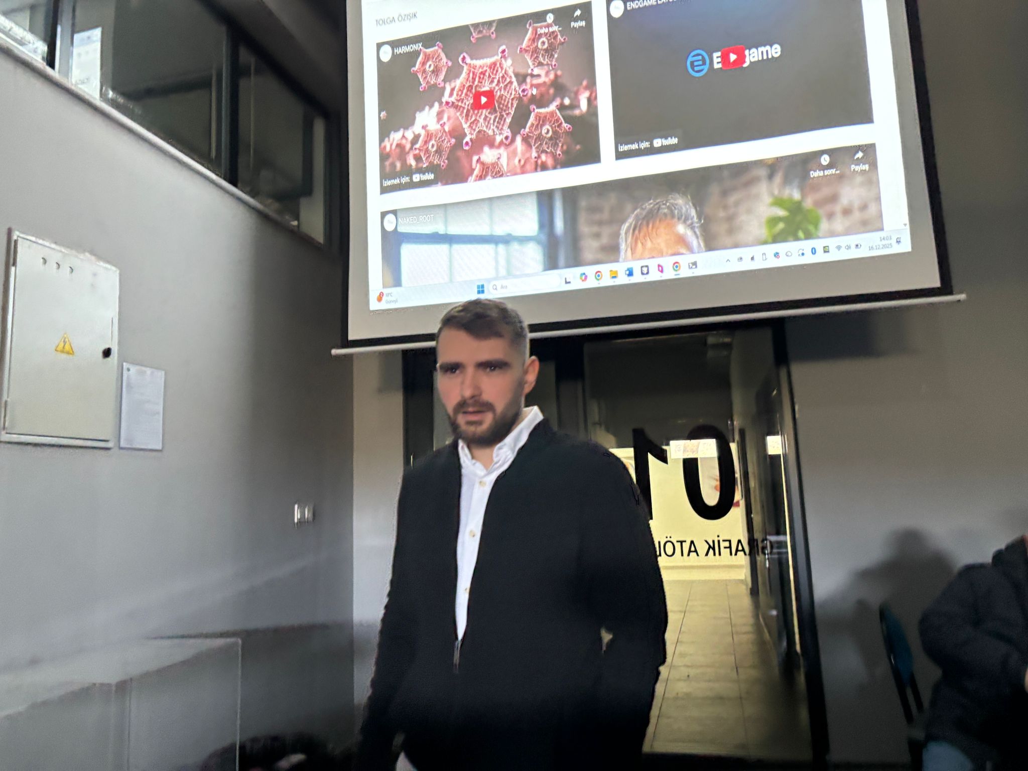 The second "Industry Meetings II" series, organized by our department, was held with Tolga Özışık, Creative Director/Art Director of 702 Design Studio. 4