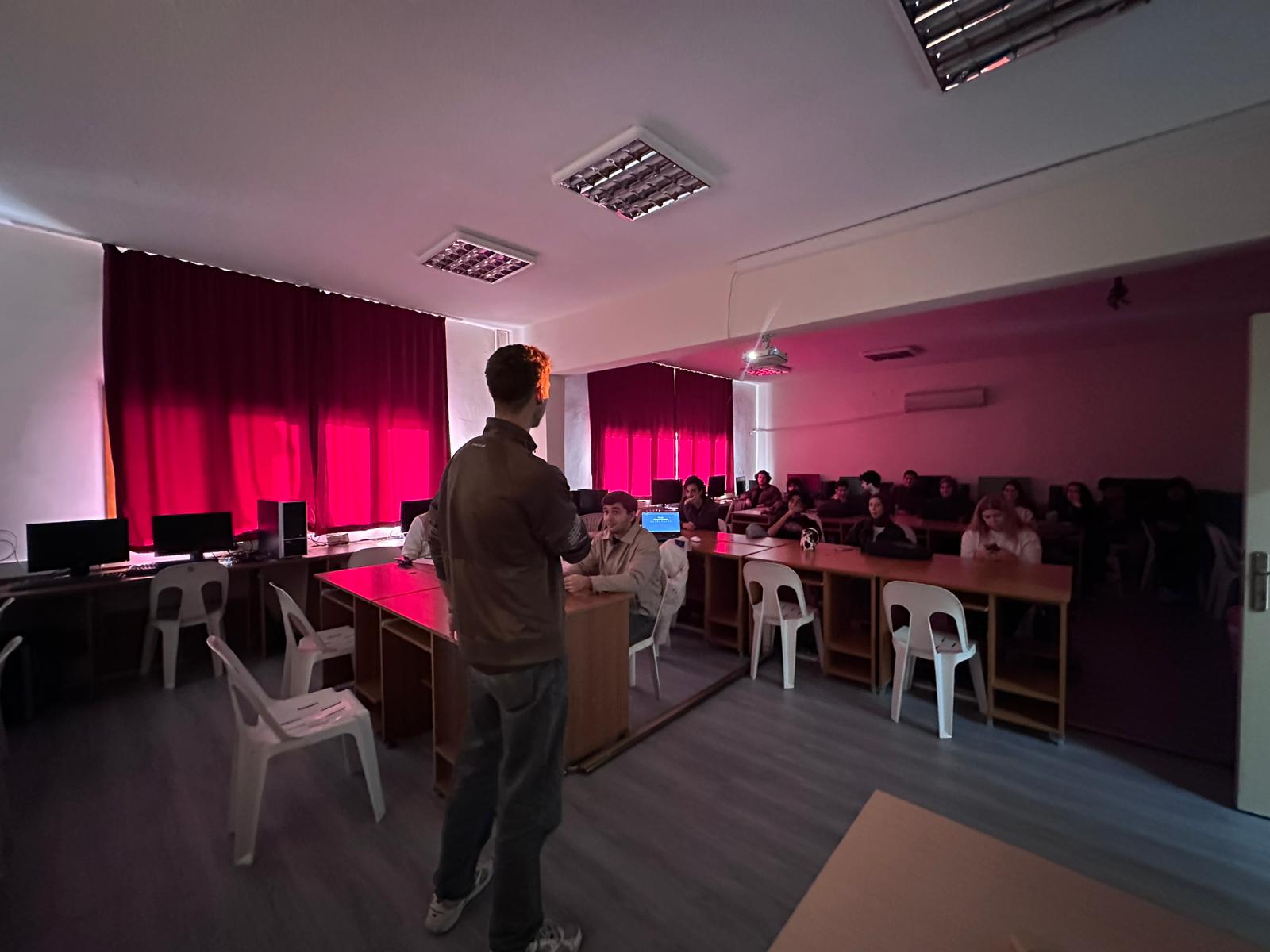 Bilgisayar Programcılığı Öğrencilerinden Girişimcilik Dersi Kapsamında Yenilikçi Projeler 2