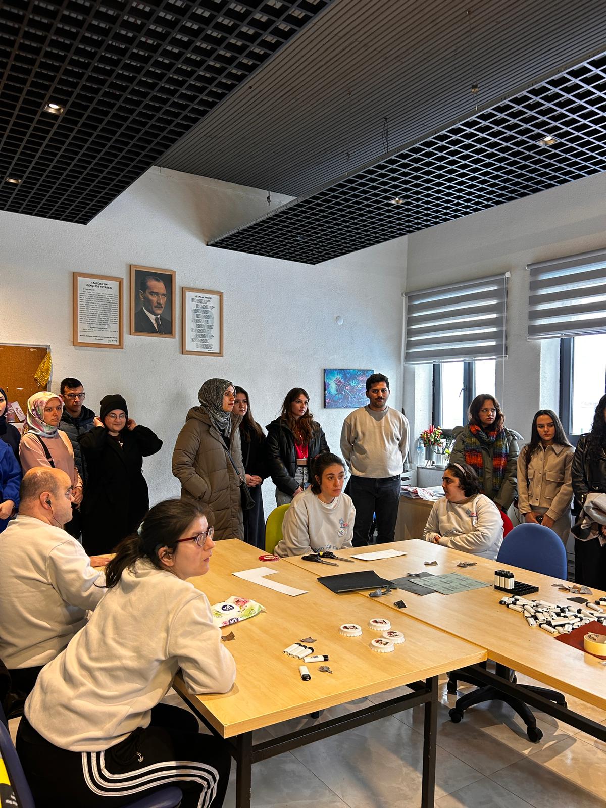 TEKSTİL GİYİM AYAKKABI VE DERİ  BÖLÜMÜ ÖĞRENCİLERİNDEN OBİDEV MESLEKİ EĞİTİM VE ÜRETİM MERKEZİNE ZİYARET 8