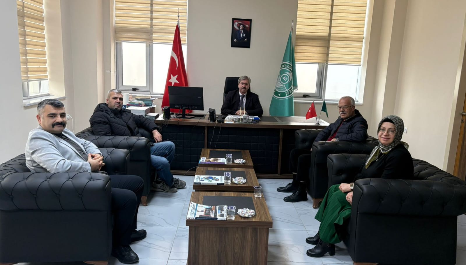 Üniversitemiz Kütüphane Daire Başkanlığı Dekanımızı Ziyaret Etti
