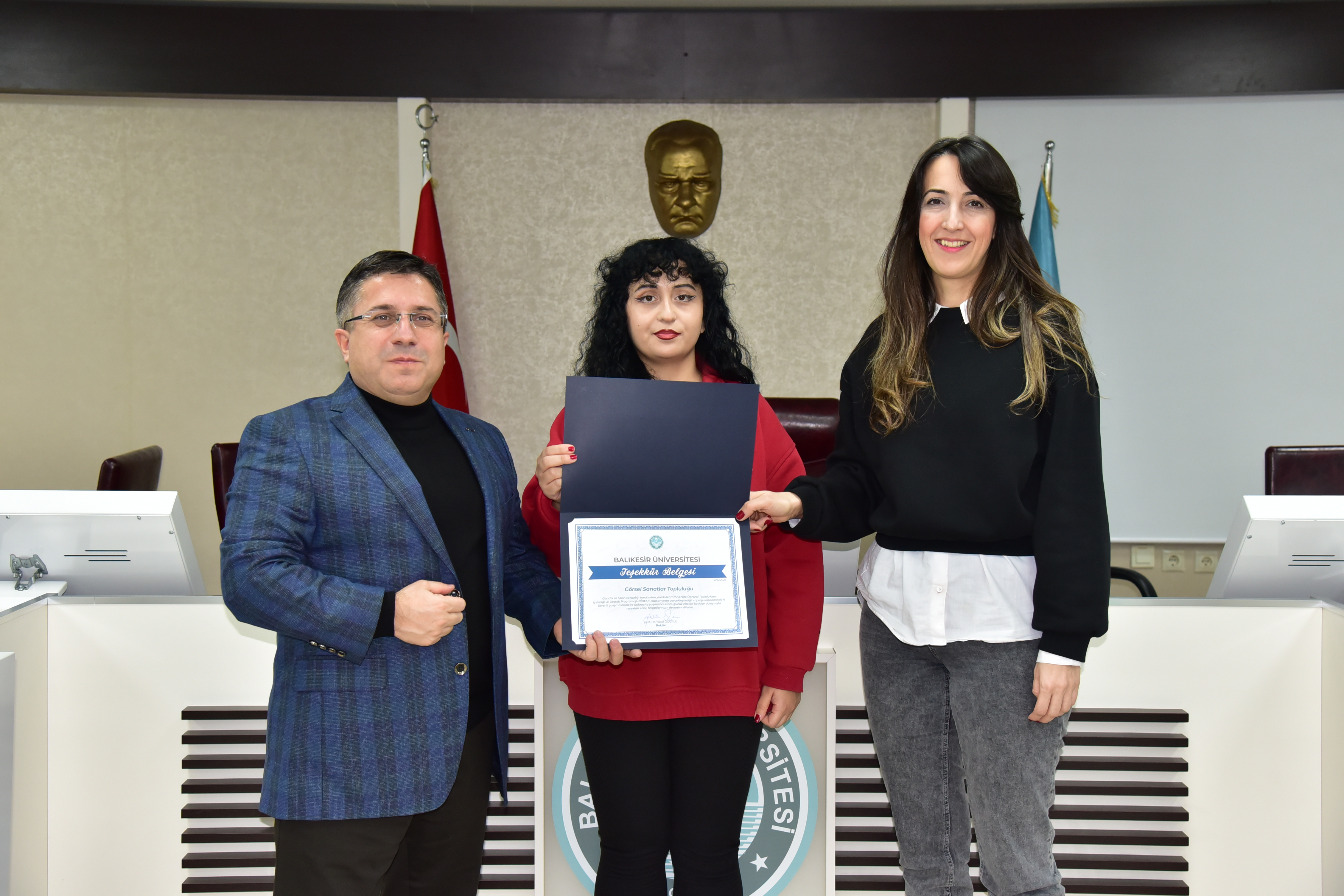ÜNİDESte Balıkesir Üniversitesi İmzası Başarı Gösteren Öğrenci Toplulukları Ödüllendirildi 4