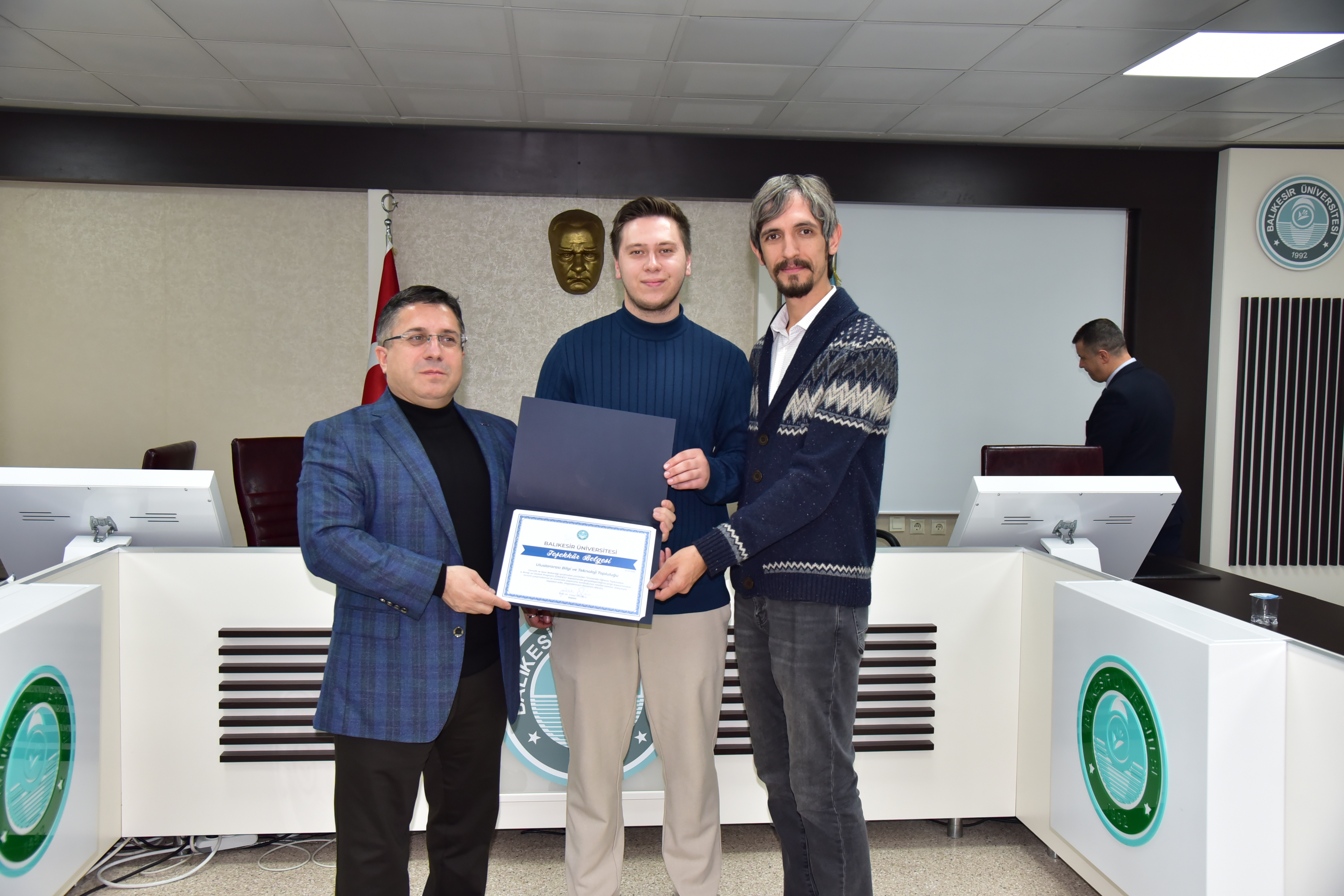 ÜNİDESte Balıkesir Üniversitesi İmzası Başarı Gösteren Öğrenci Toplulukları Ödüllendirildi 7