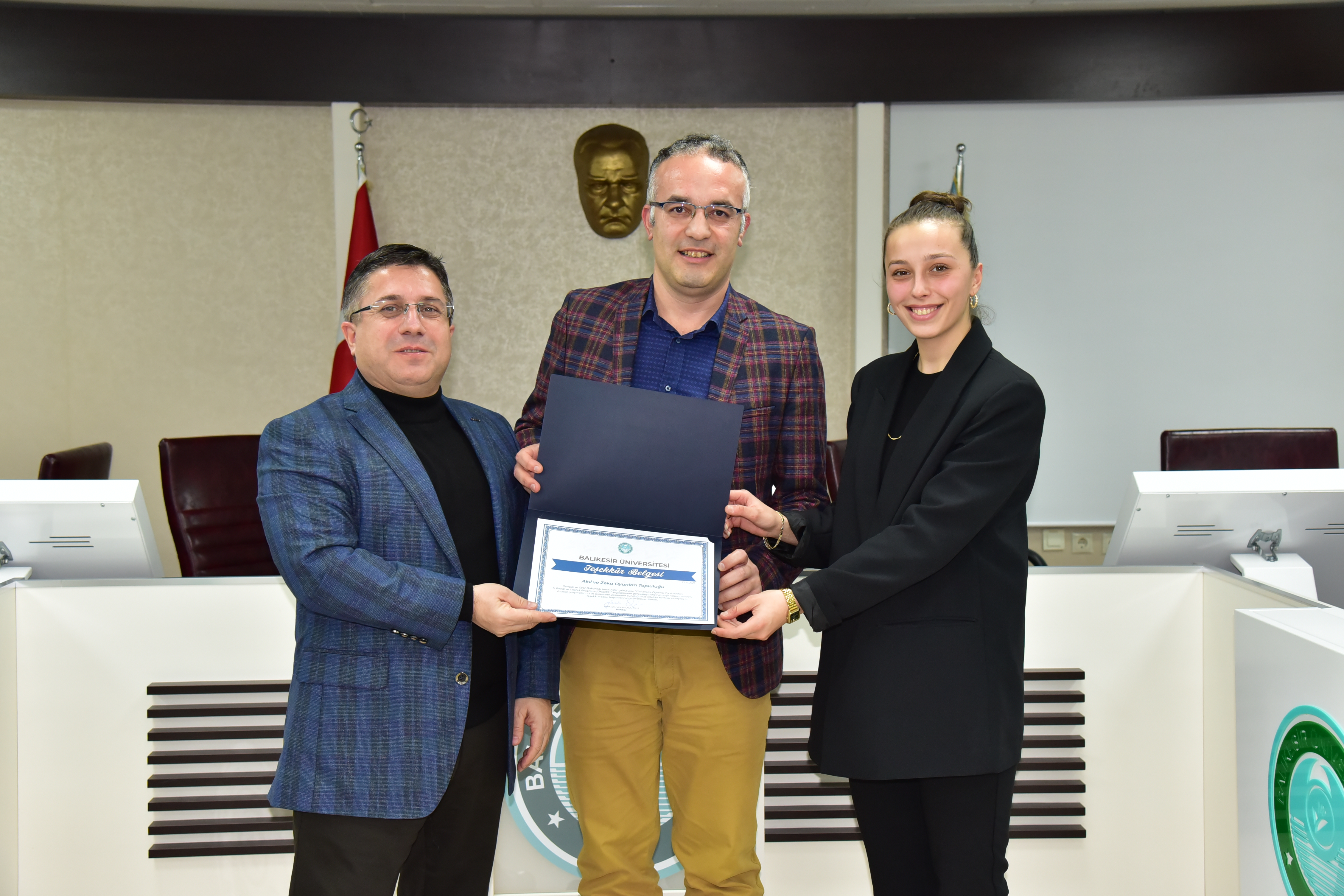 ÜNİDESte Balıkesir Üniversitesi İmzası Başarı Gösteren Öğrenci Toplulukları Ödüllendirildi 8