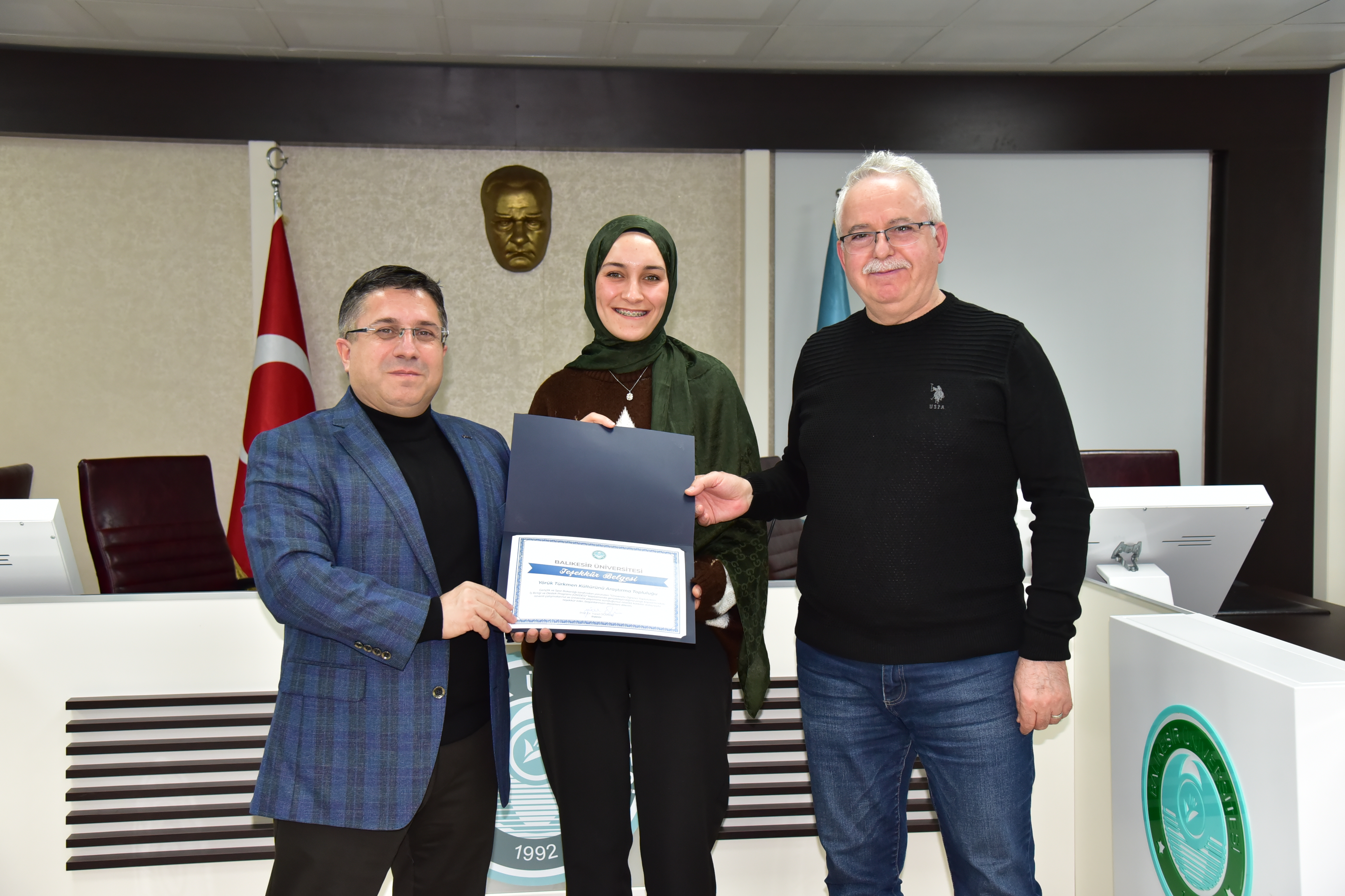 ÜNİDESte Balıkesir Üniversitesi İmzası Başarı Gösteren Öğrenci Toplulukları Ödüllendirildi 11